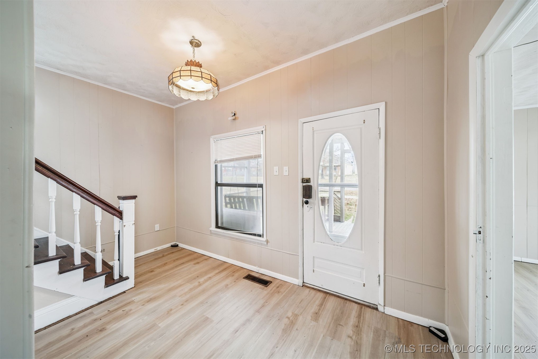 422 W Davis Drive Property Photo 3