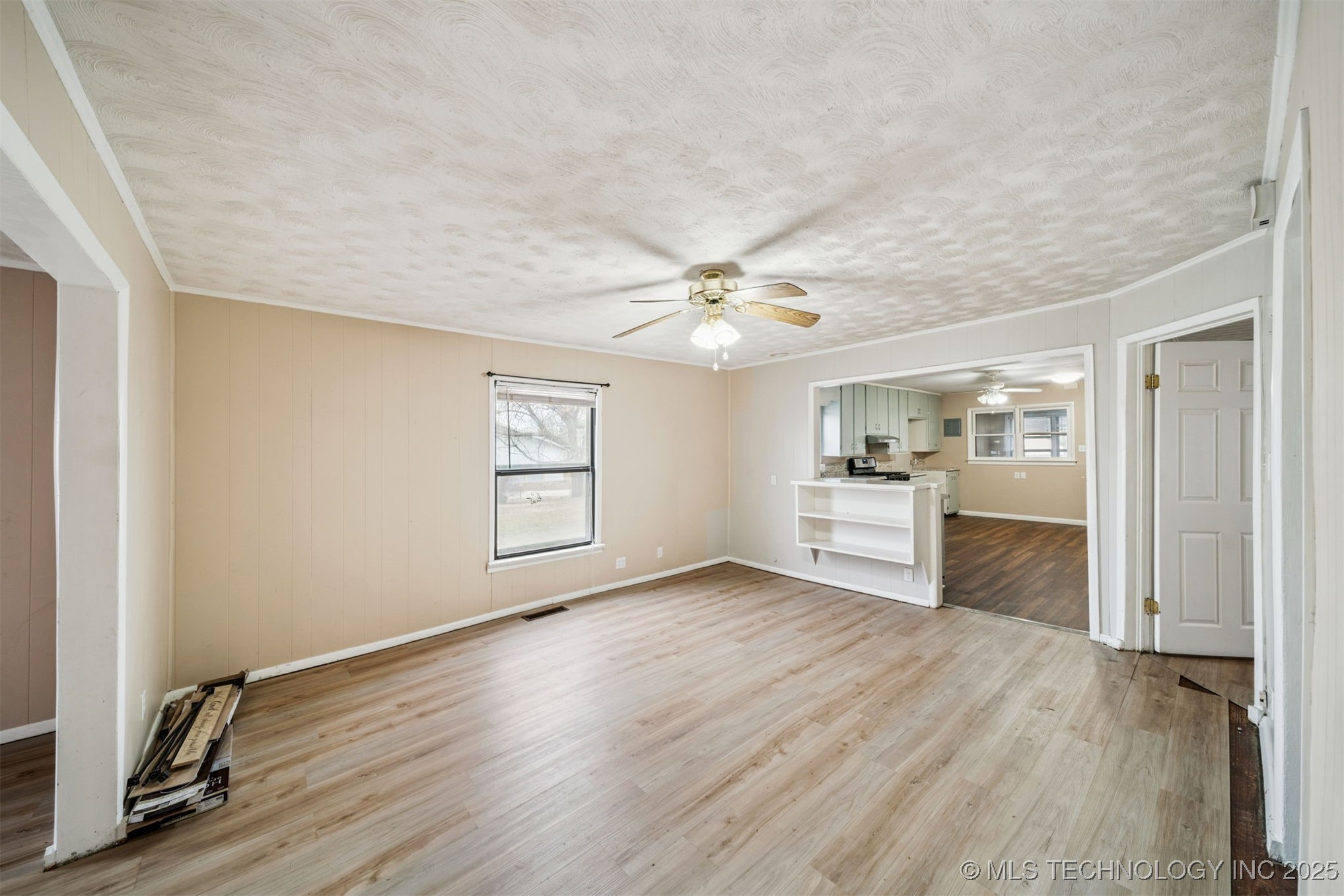 422 W Davis Drive Property Photo 6