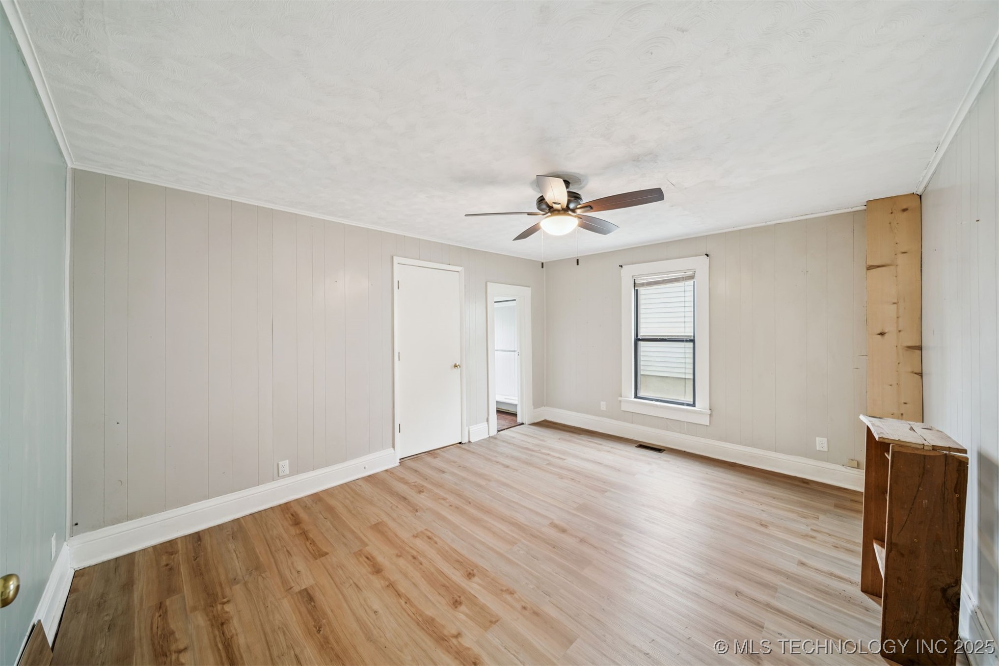 422 W Davis Drive Property Photo 9