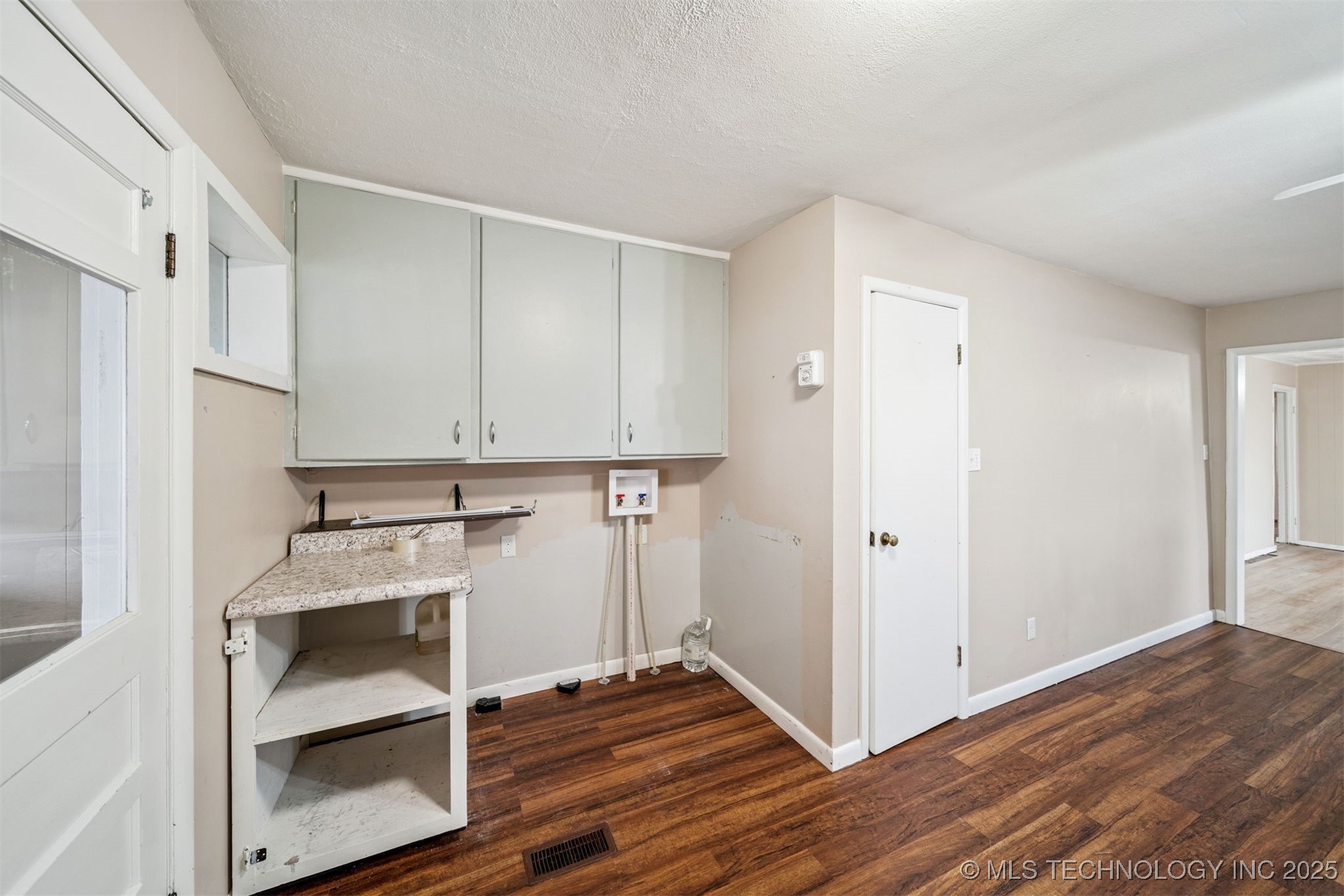 422 W Davis Drive Property Photo 14