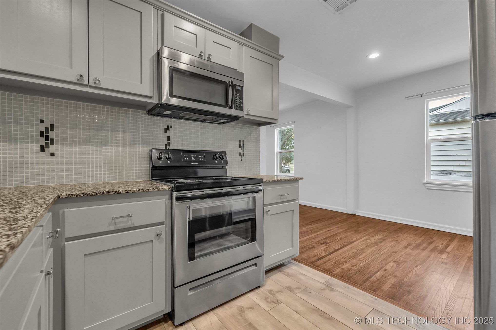 2223 S Oswego Avenue Property Photo 15