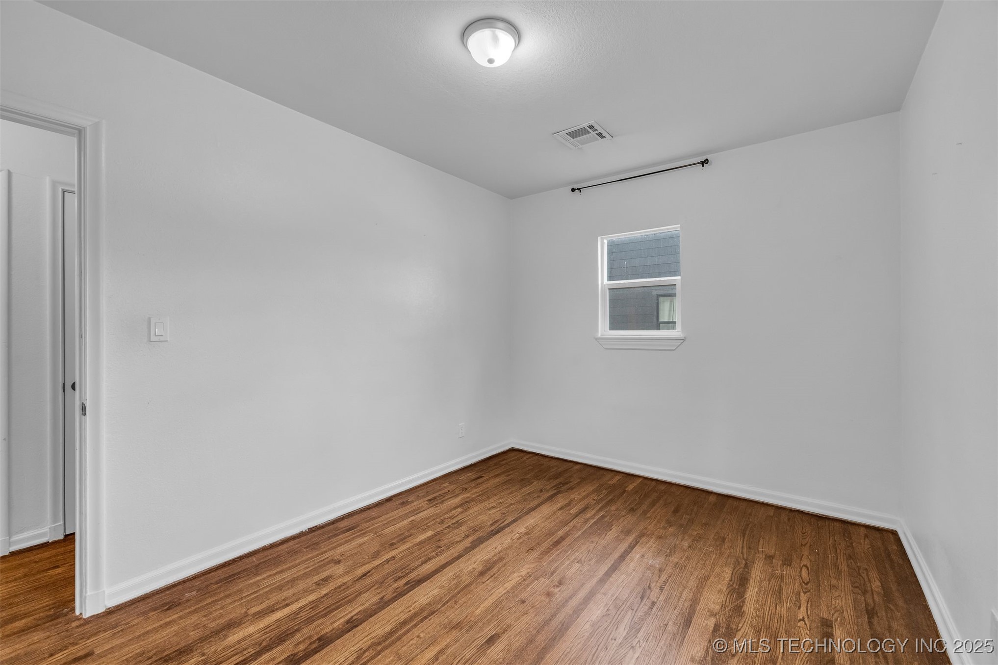 2223 S Oswego Avenue Property Photo 17