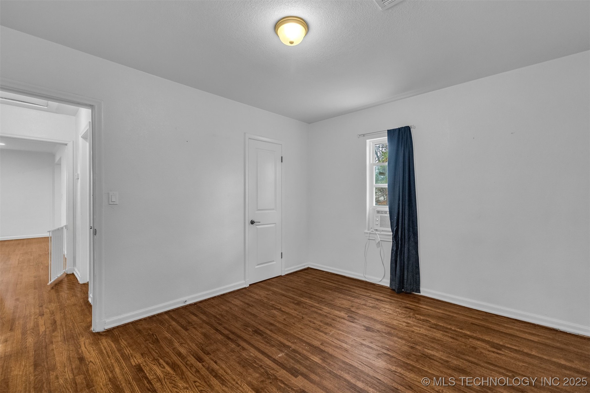 2223 S Oswego Avenue Property Photo 23