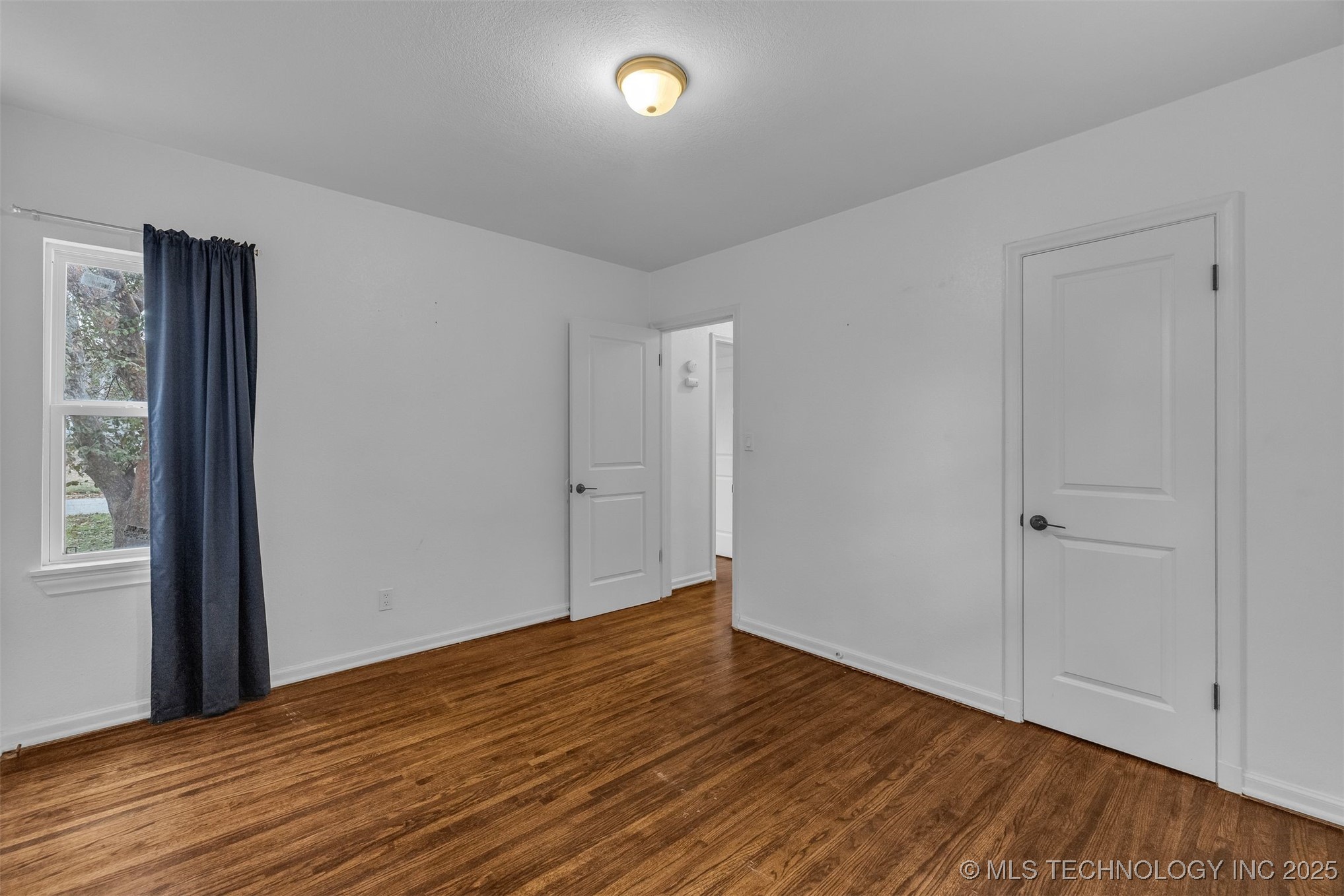 2223 S Oswego Avenue Property Photo 24