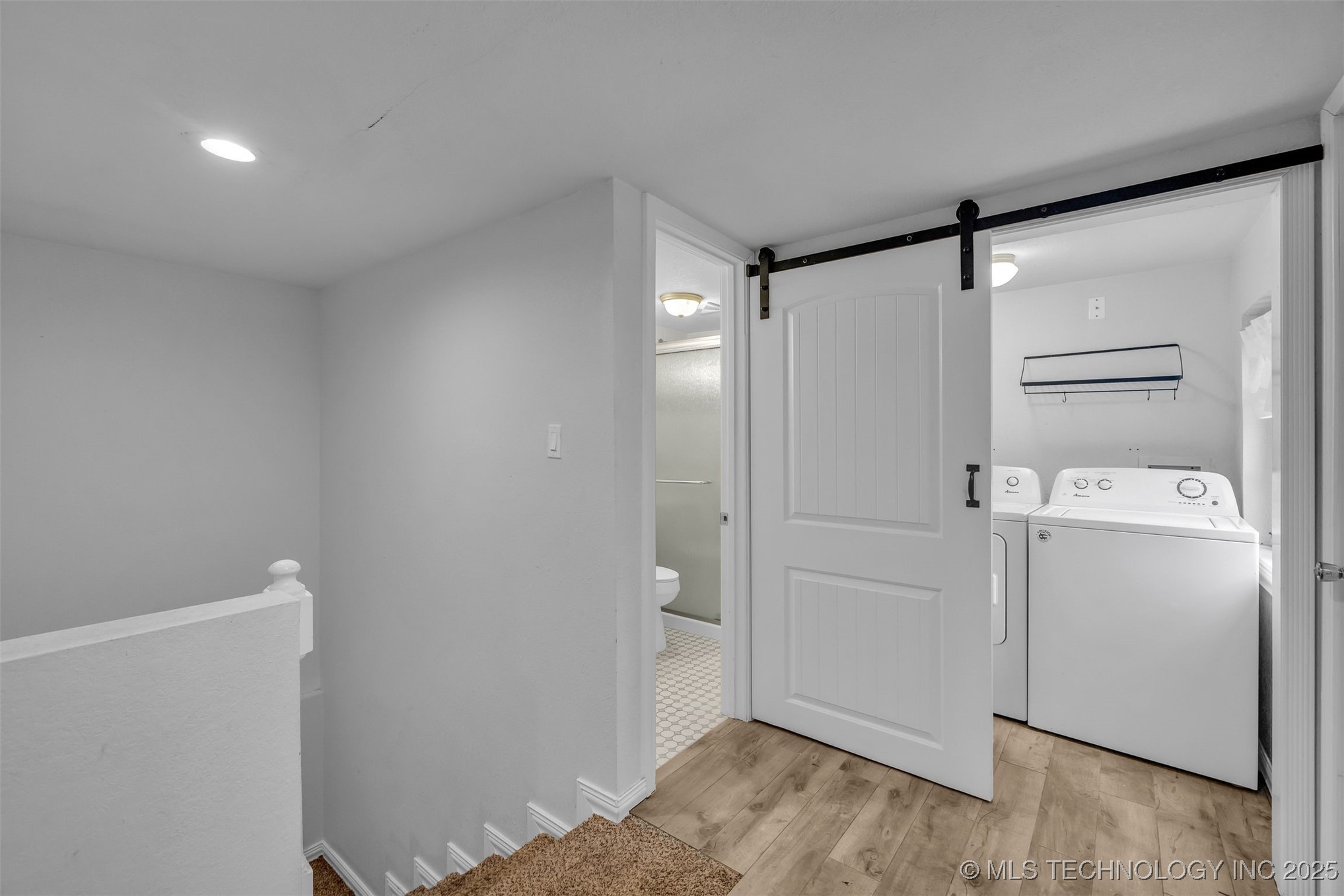 2223 S Oswego Avenue Property Photo 26