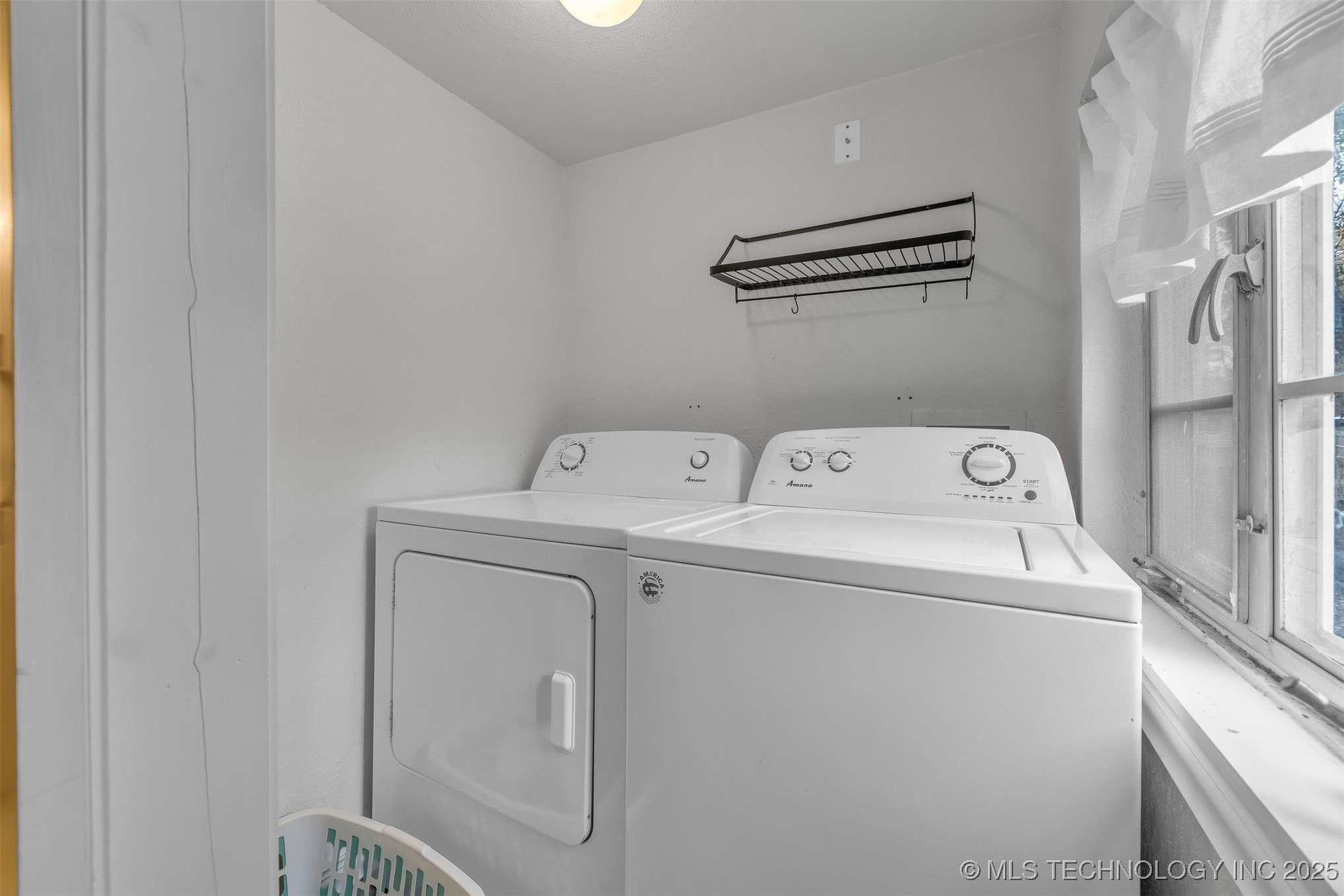 2223 S Oswego Avenue Property Photo 27