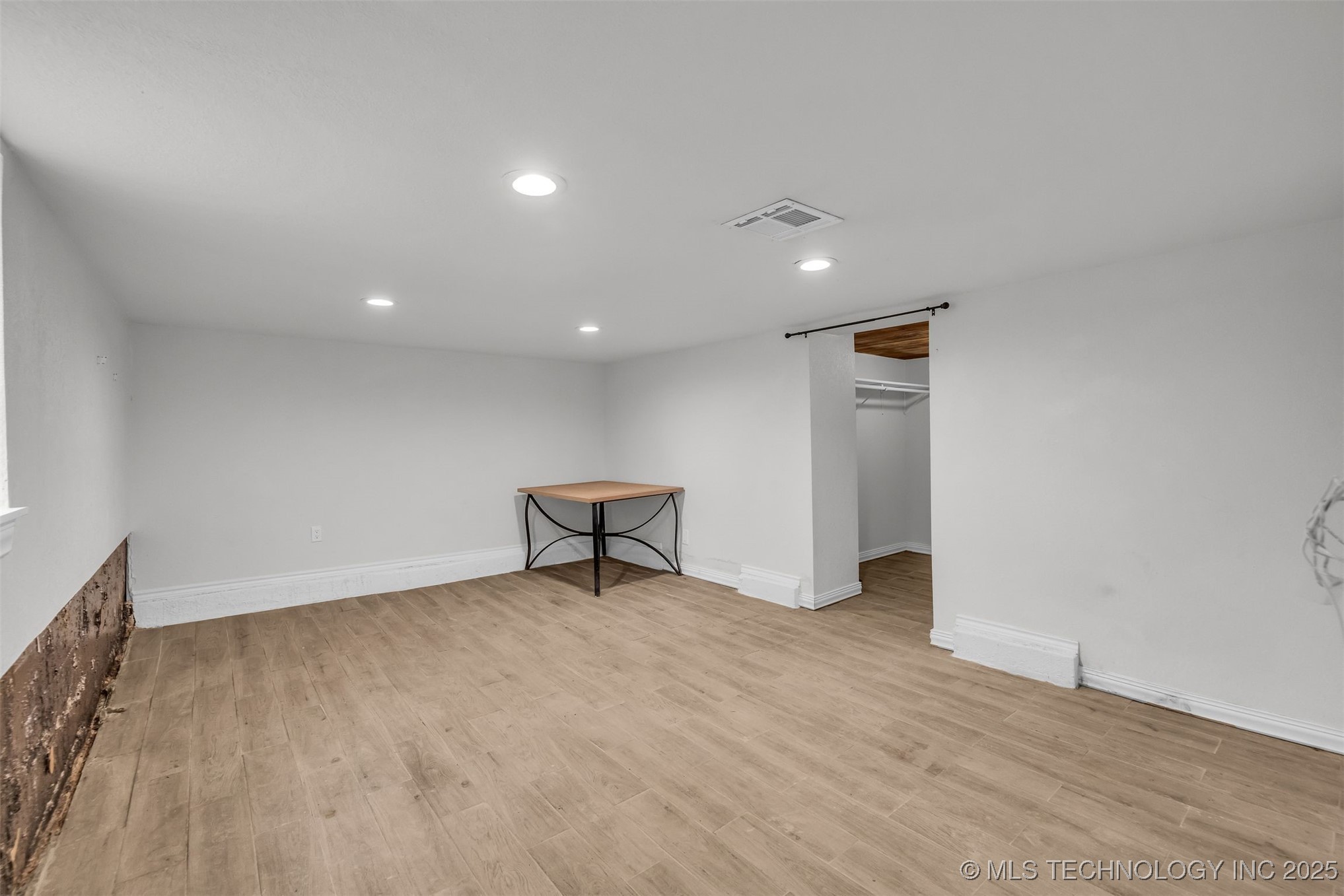 2223 S Oswego Avenue Property Photo 30