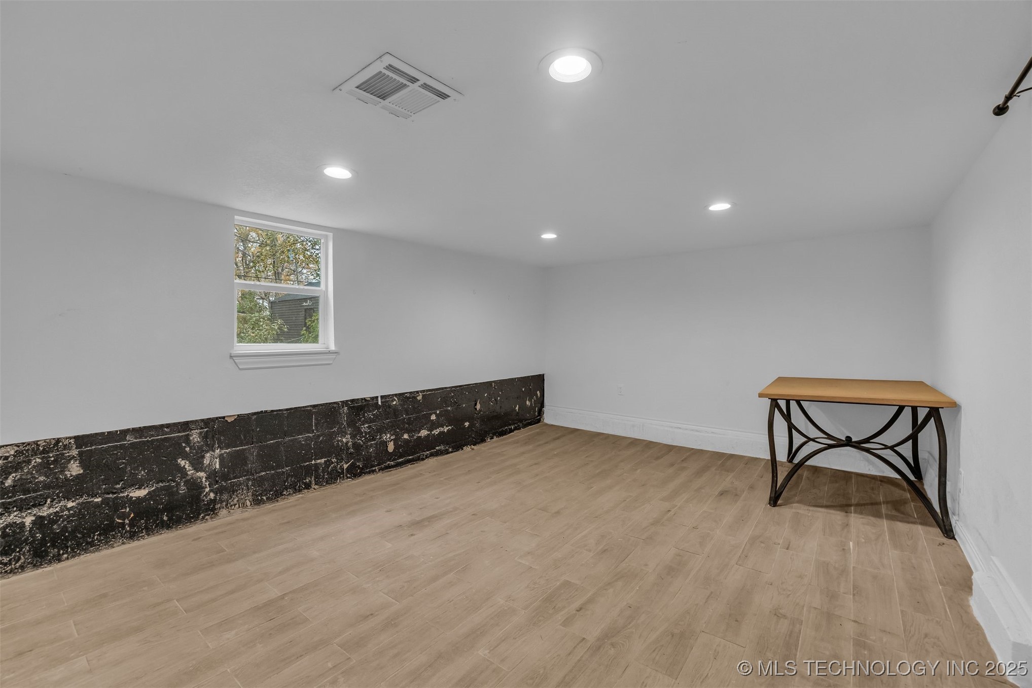 2223 S Oswego Avenue Property Photo 31