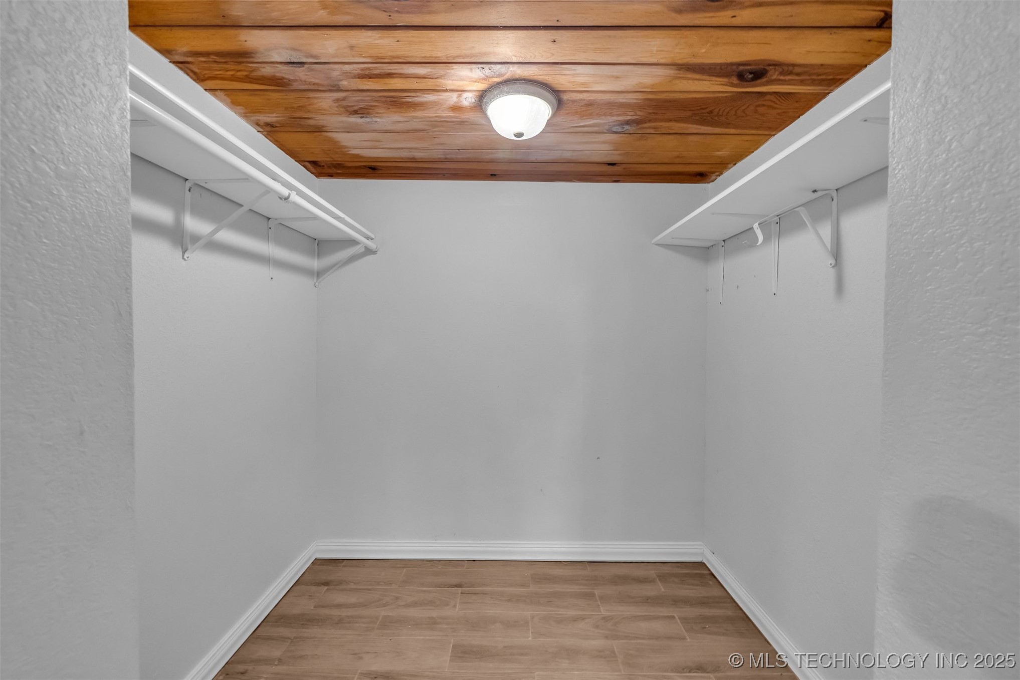 2223 S Oswego Avenue Property Photo 33