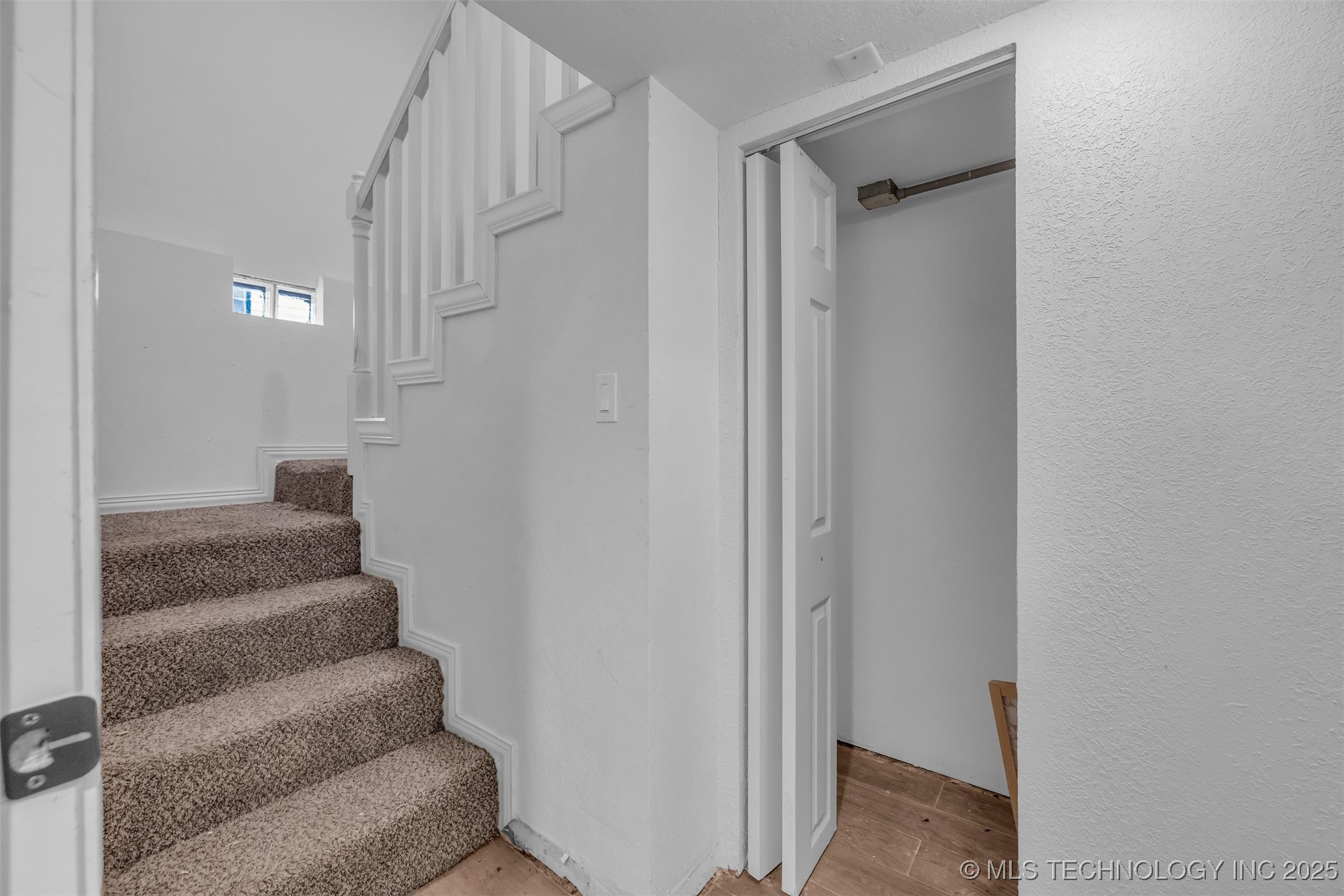 2223 S Oswego Avenue Property Photo 34