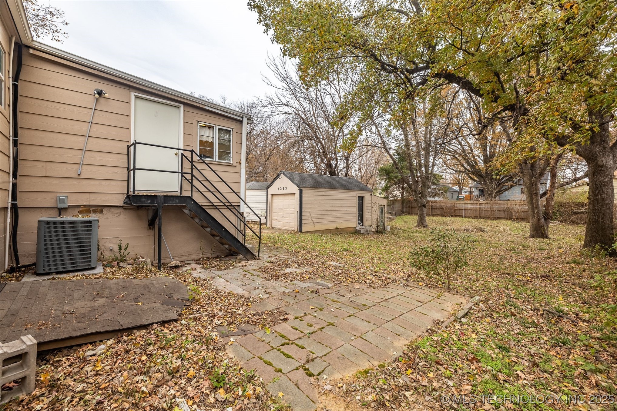 2223 S Oswego Avenue Property Photo 37