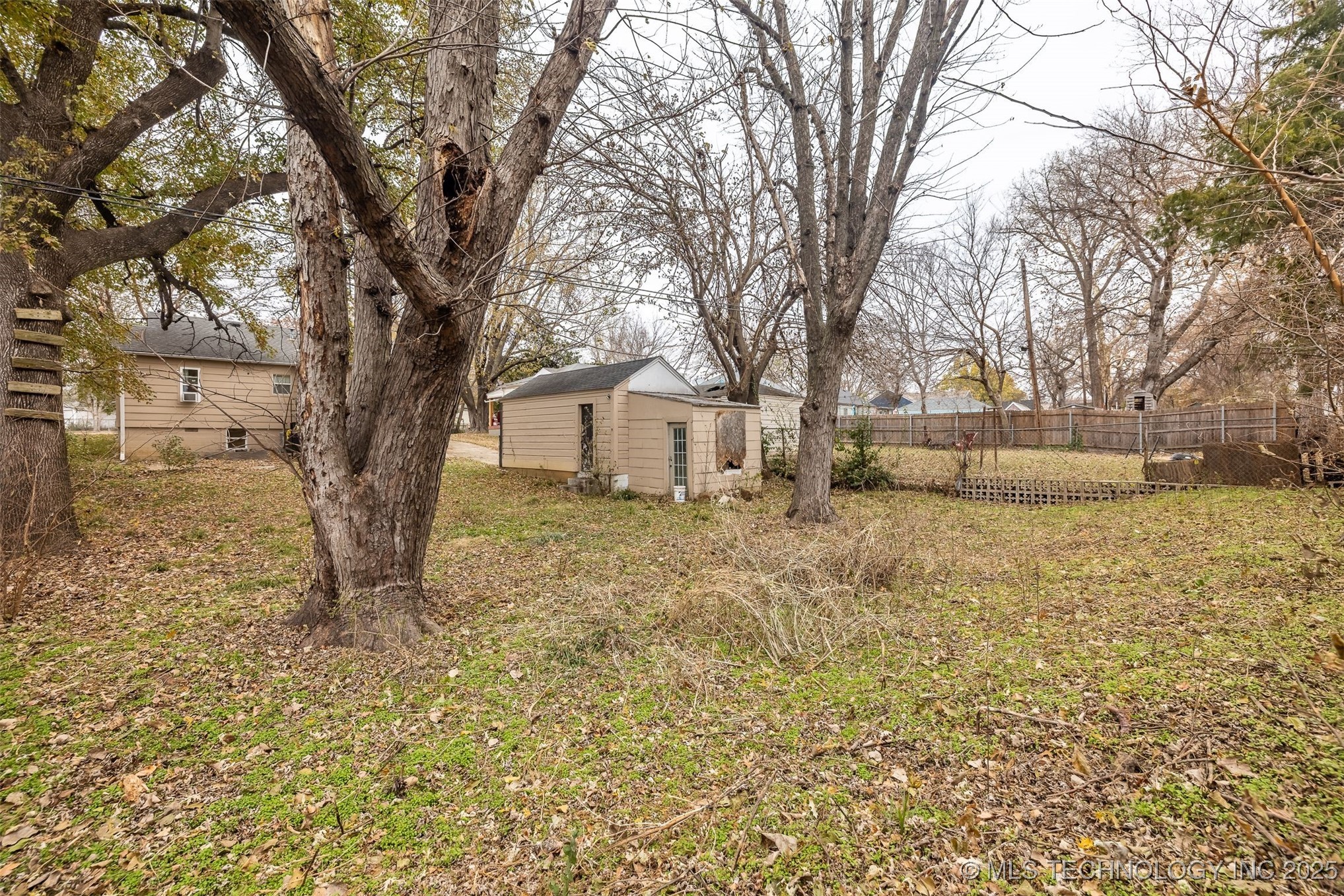 2223 S Oswego Avenue Property Photo 39