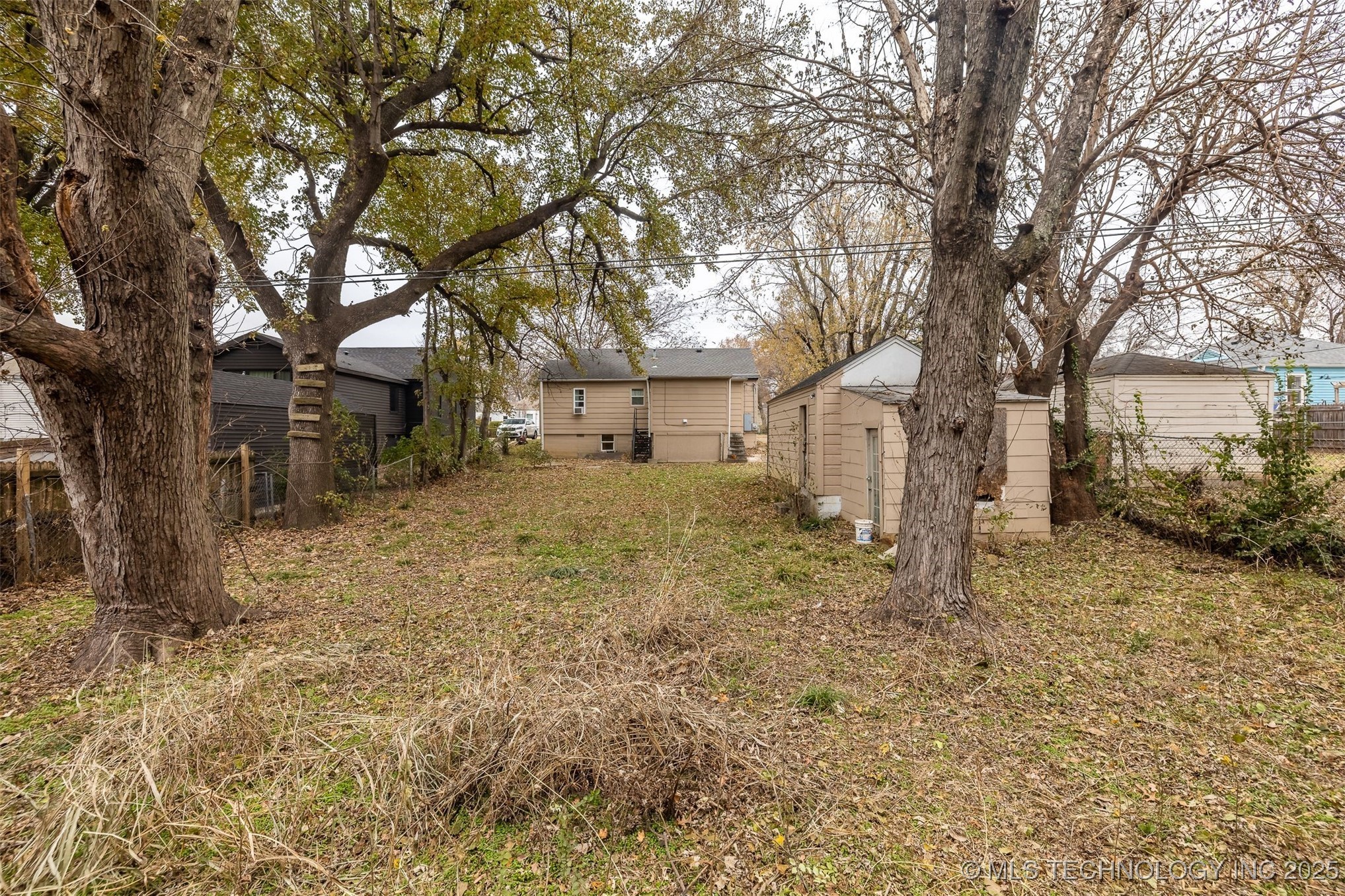 2223 S Oswego Avenue Property Photo 40