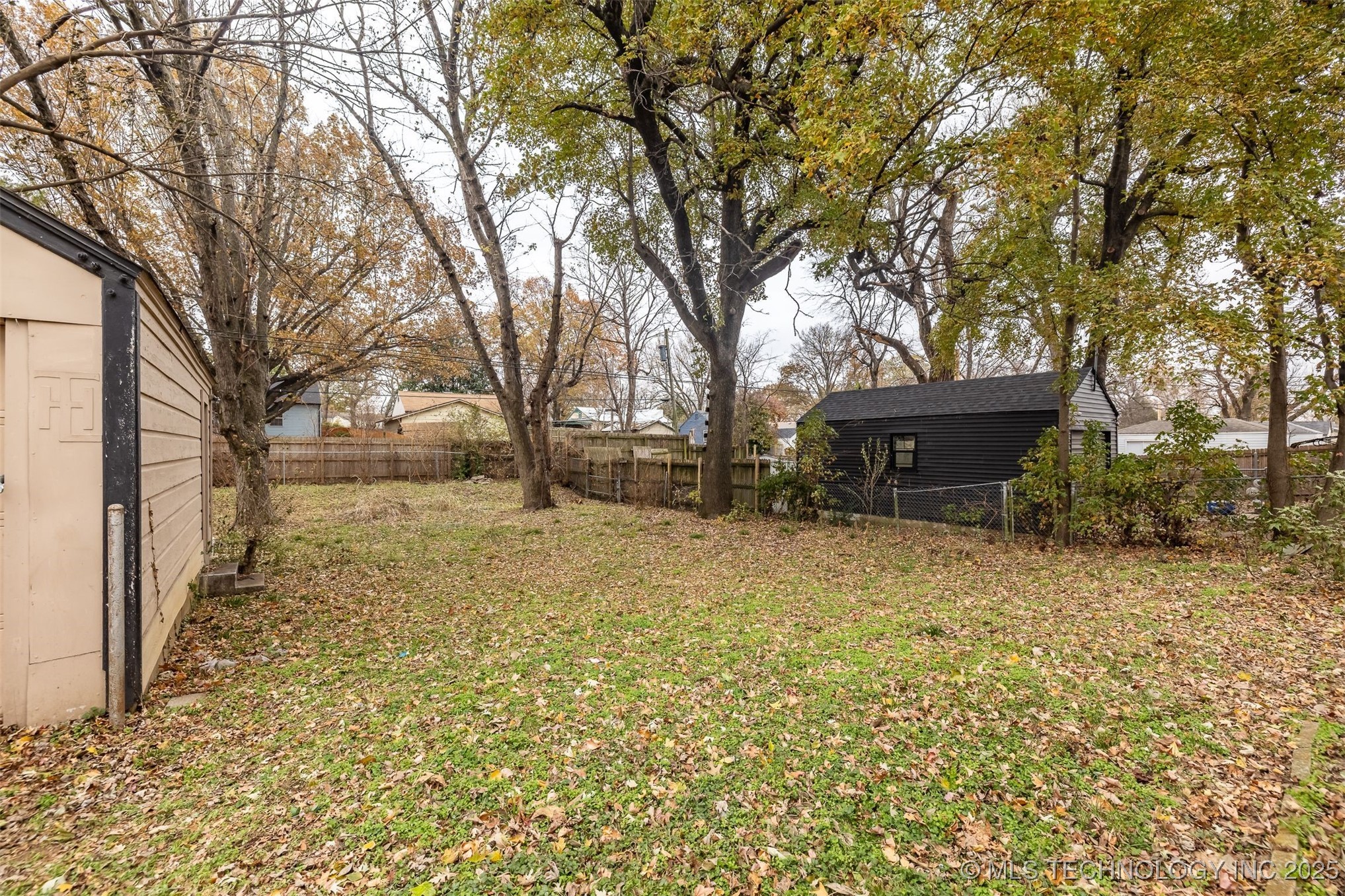 2223 S Oswego Avenue Property Photo 41