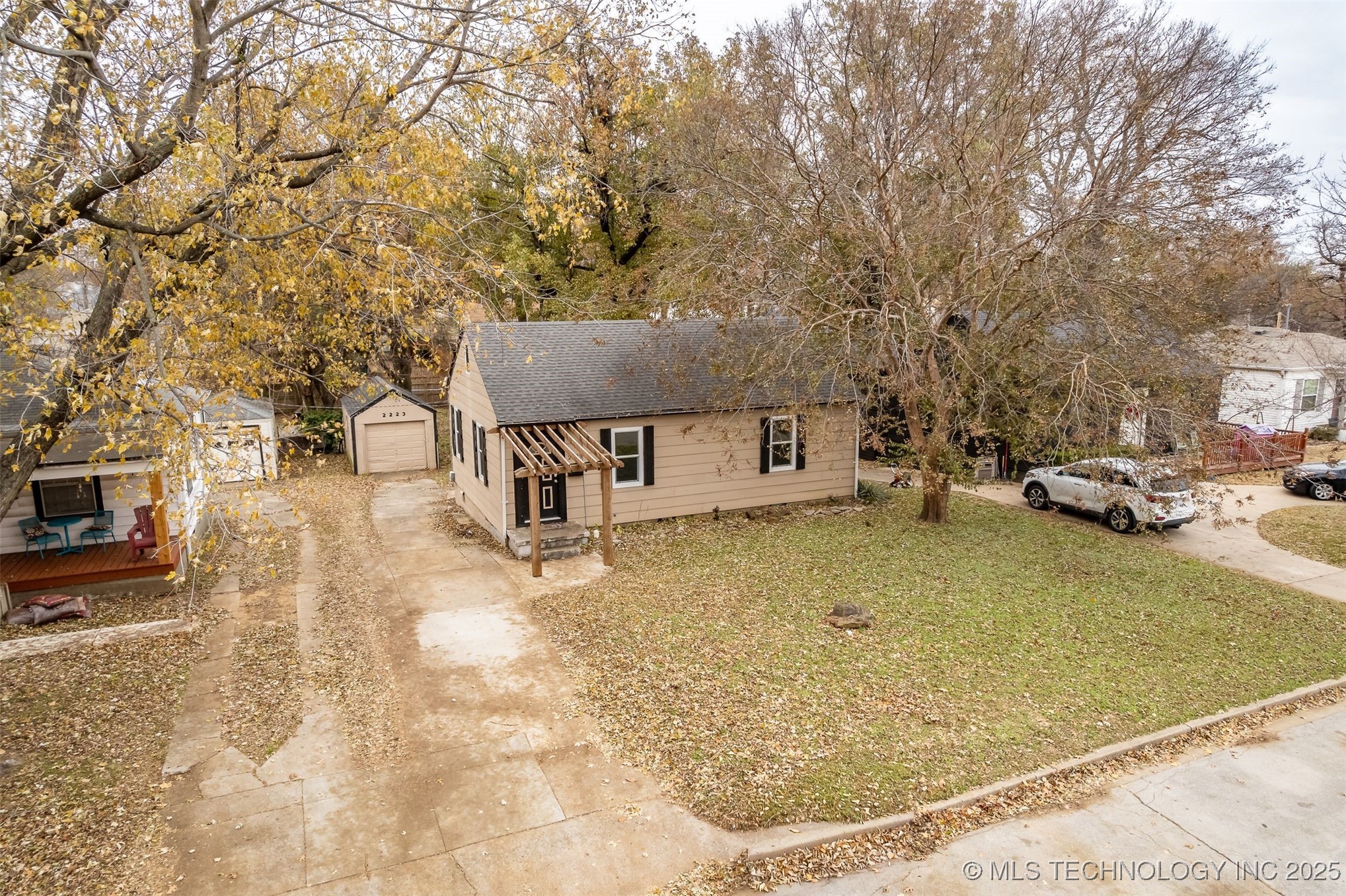 2223 S Oswego Avenue Property Photo 43