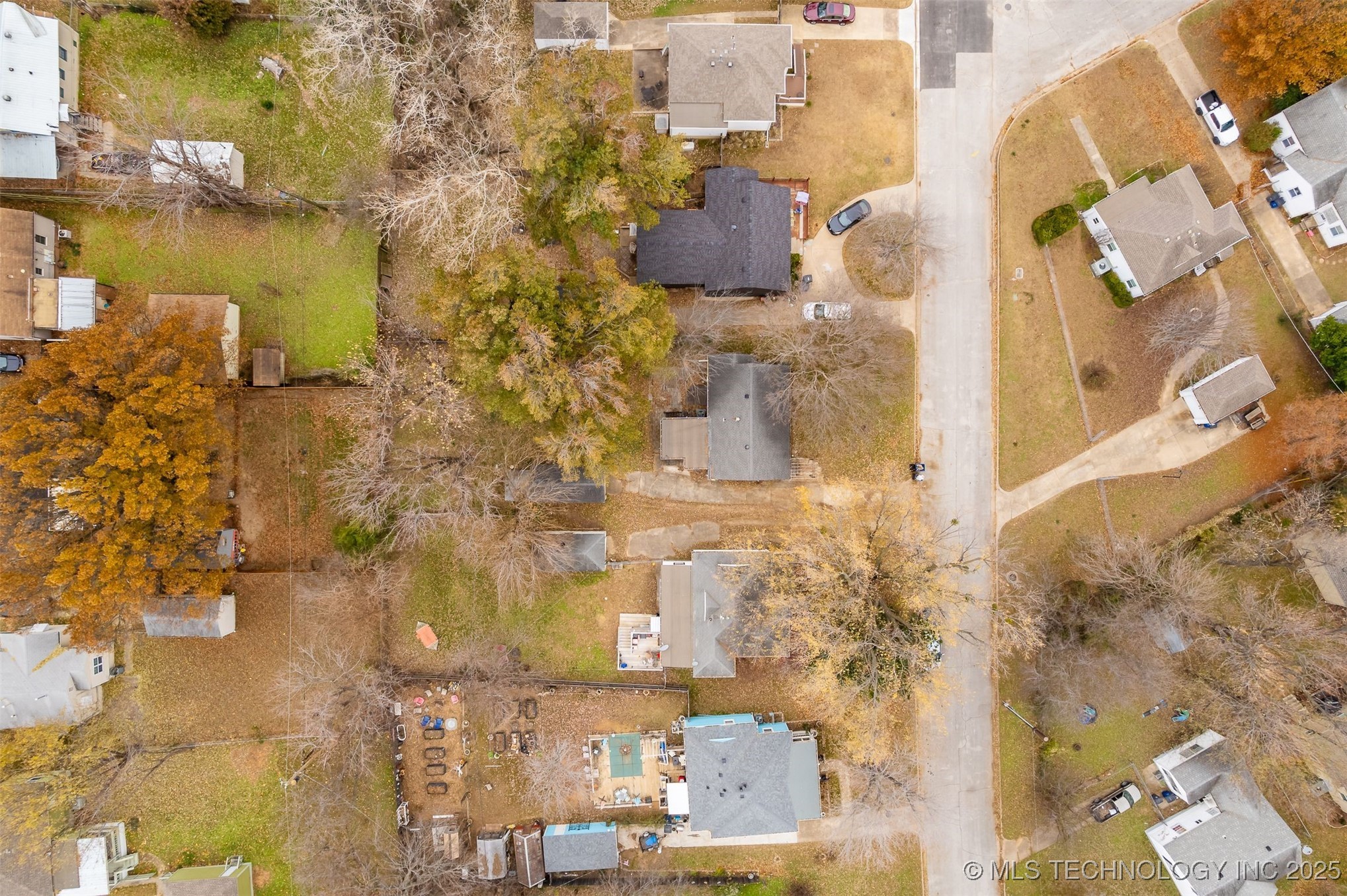 2223 S Oswego Avenue Property Photo 45