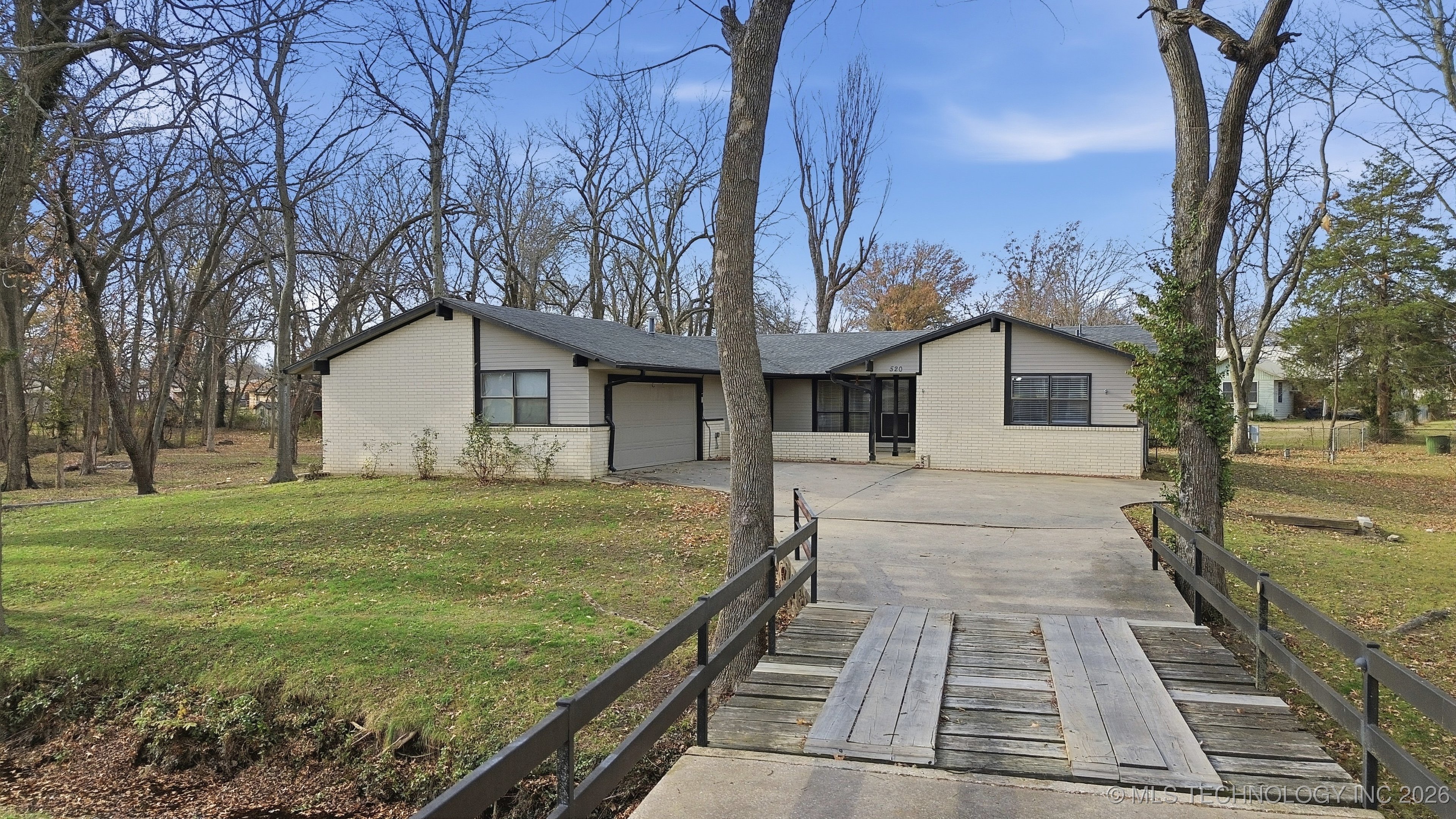 520 Ridgewood Property Photo 4