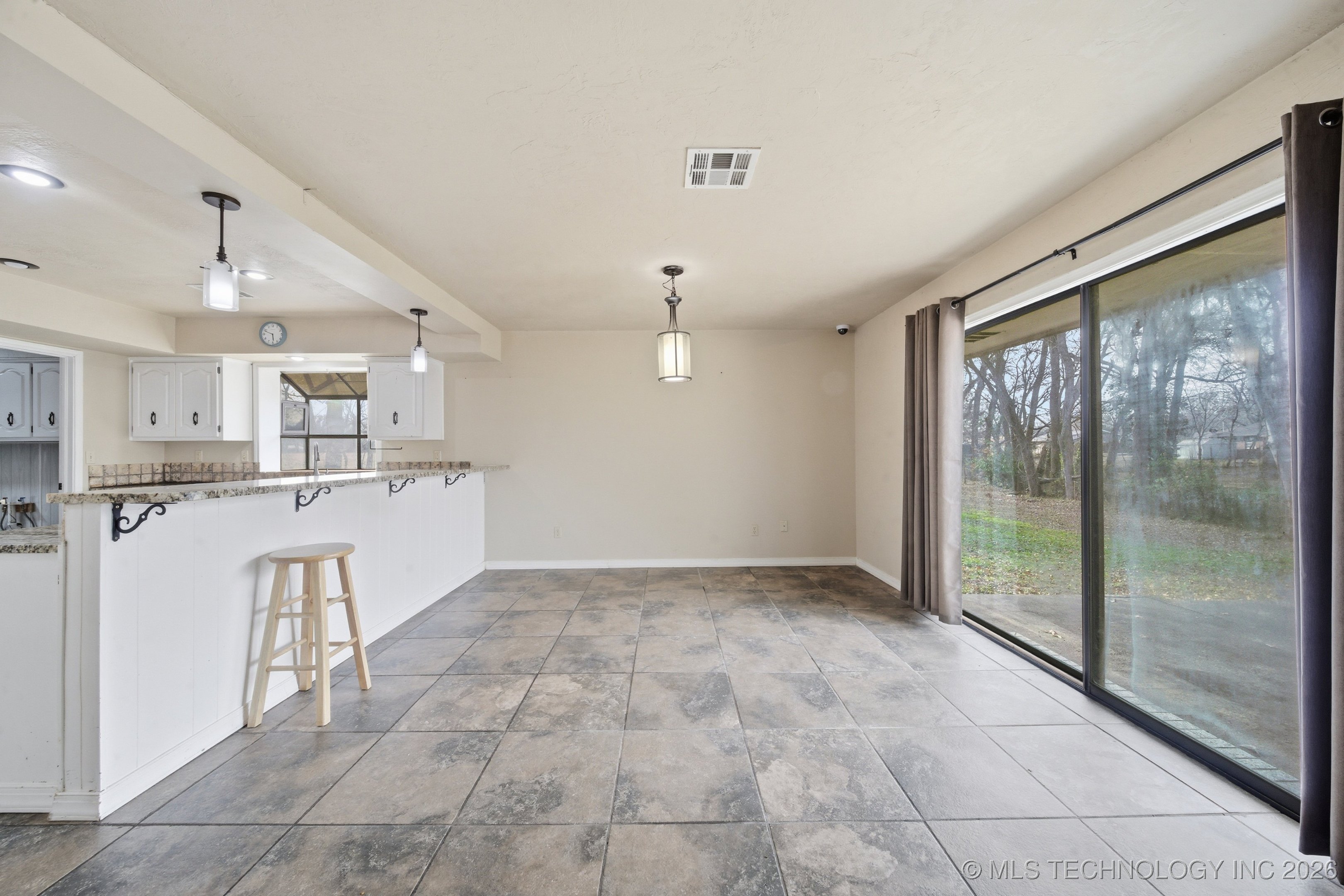 520 Ridgewood Property Photo 10