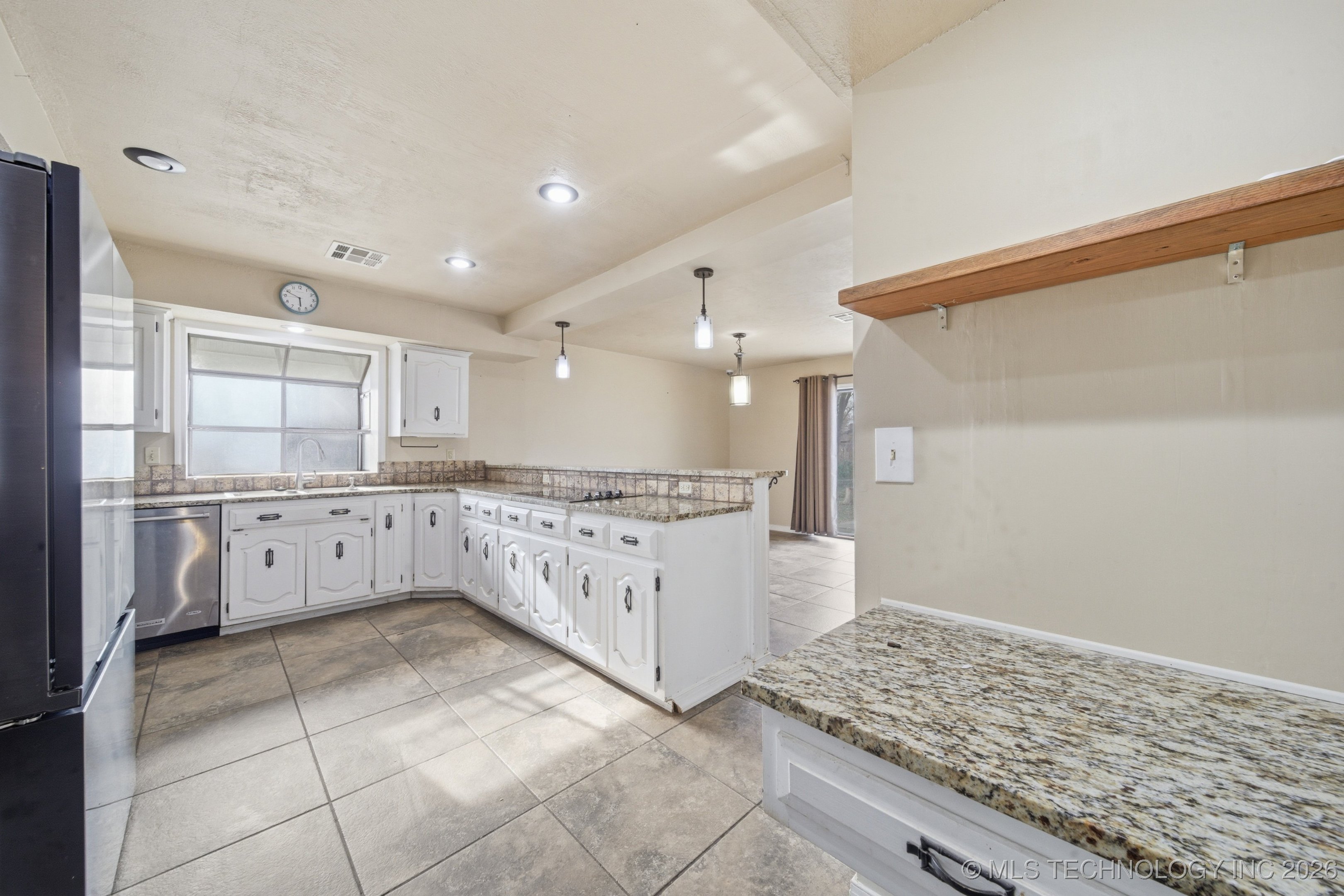 520 Ridgewood Property Photo 13