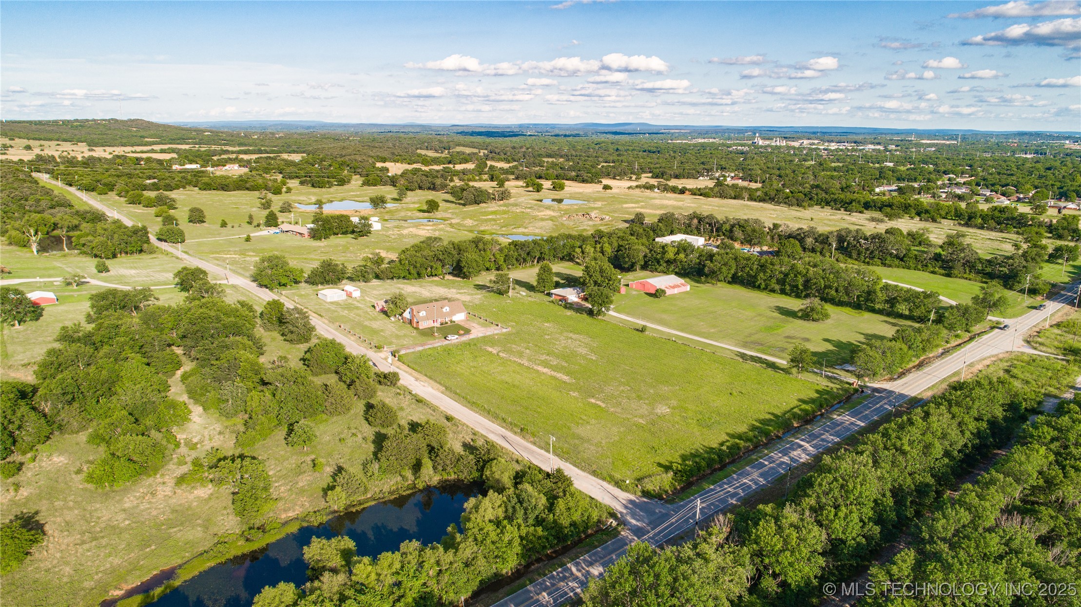 1895 Mount Moriah Property Photo 3