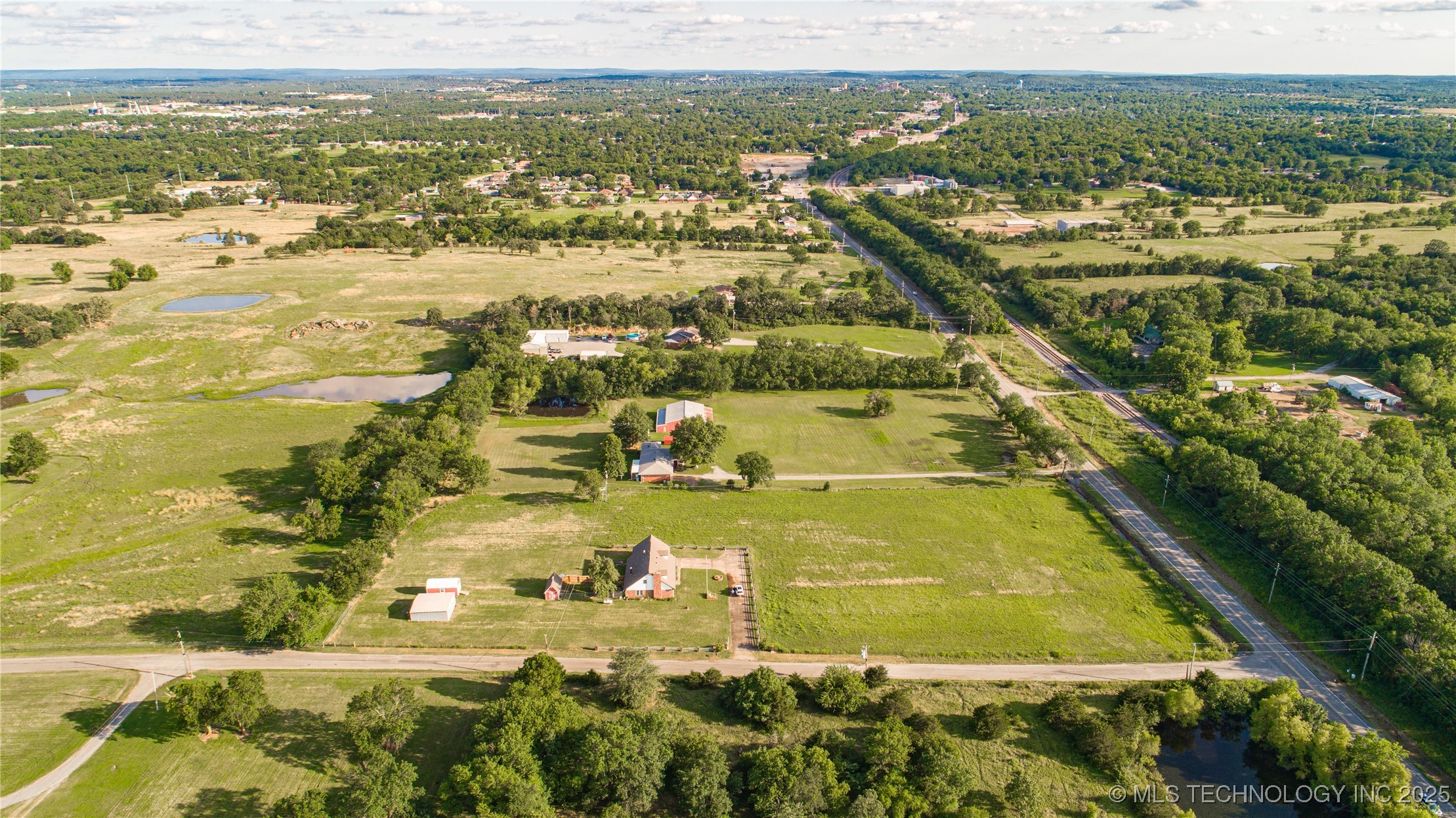 1895 Mount Moriah Property Photo 4