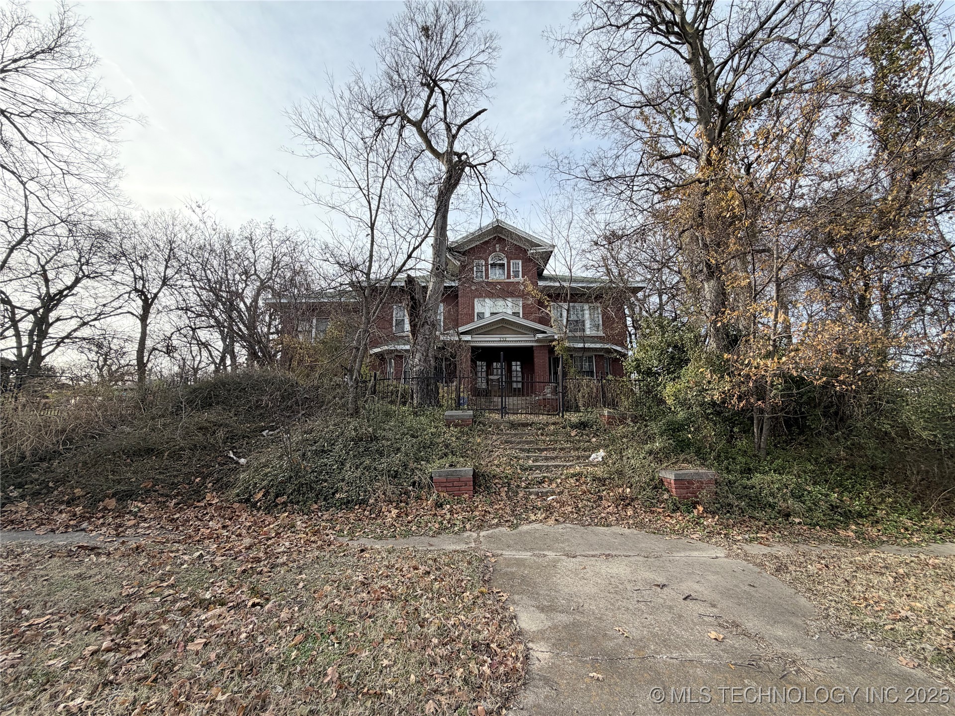 232 N Santa Fe Avenue