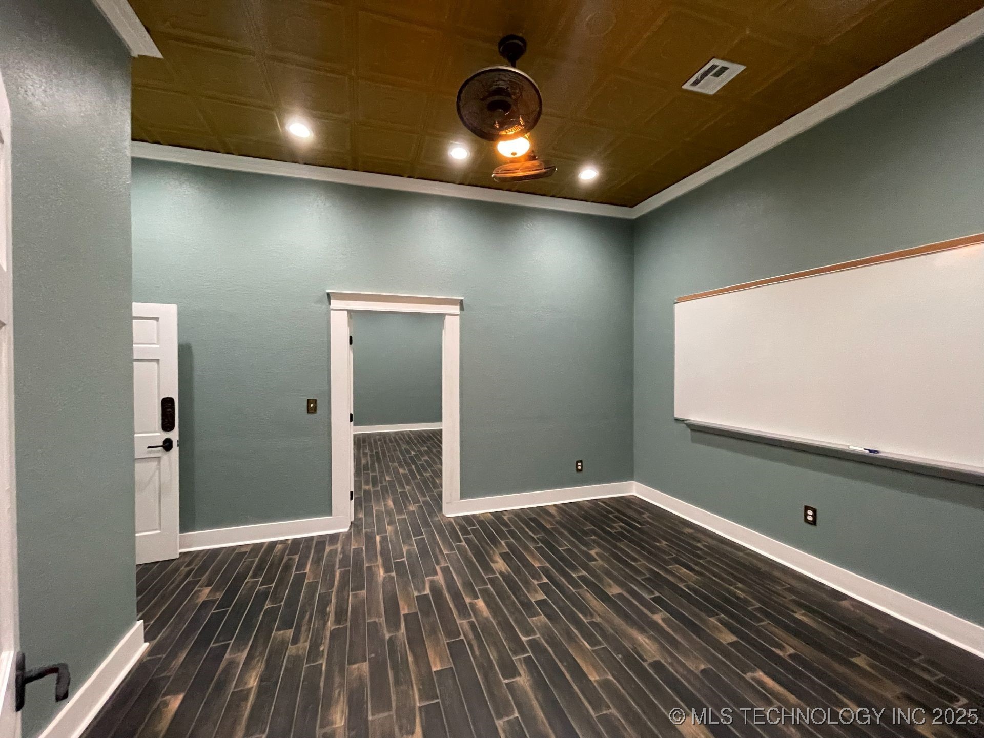 9 W Main Street Property Photo 9