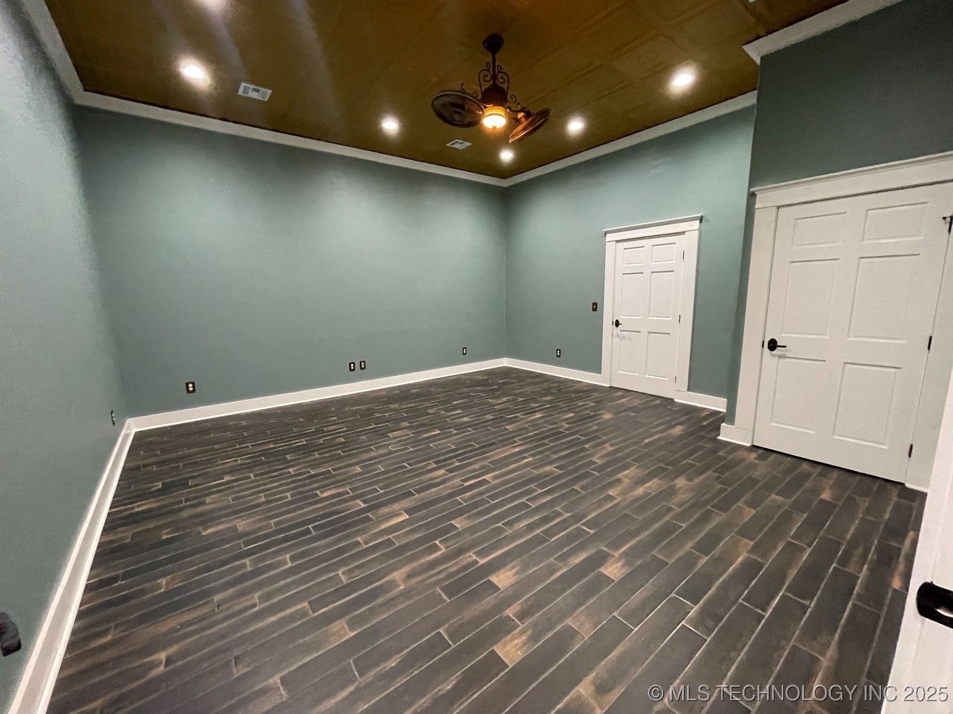 9 W Main Street Property Photo 10