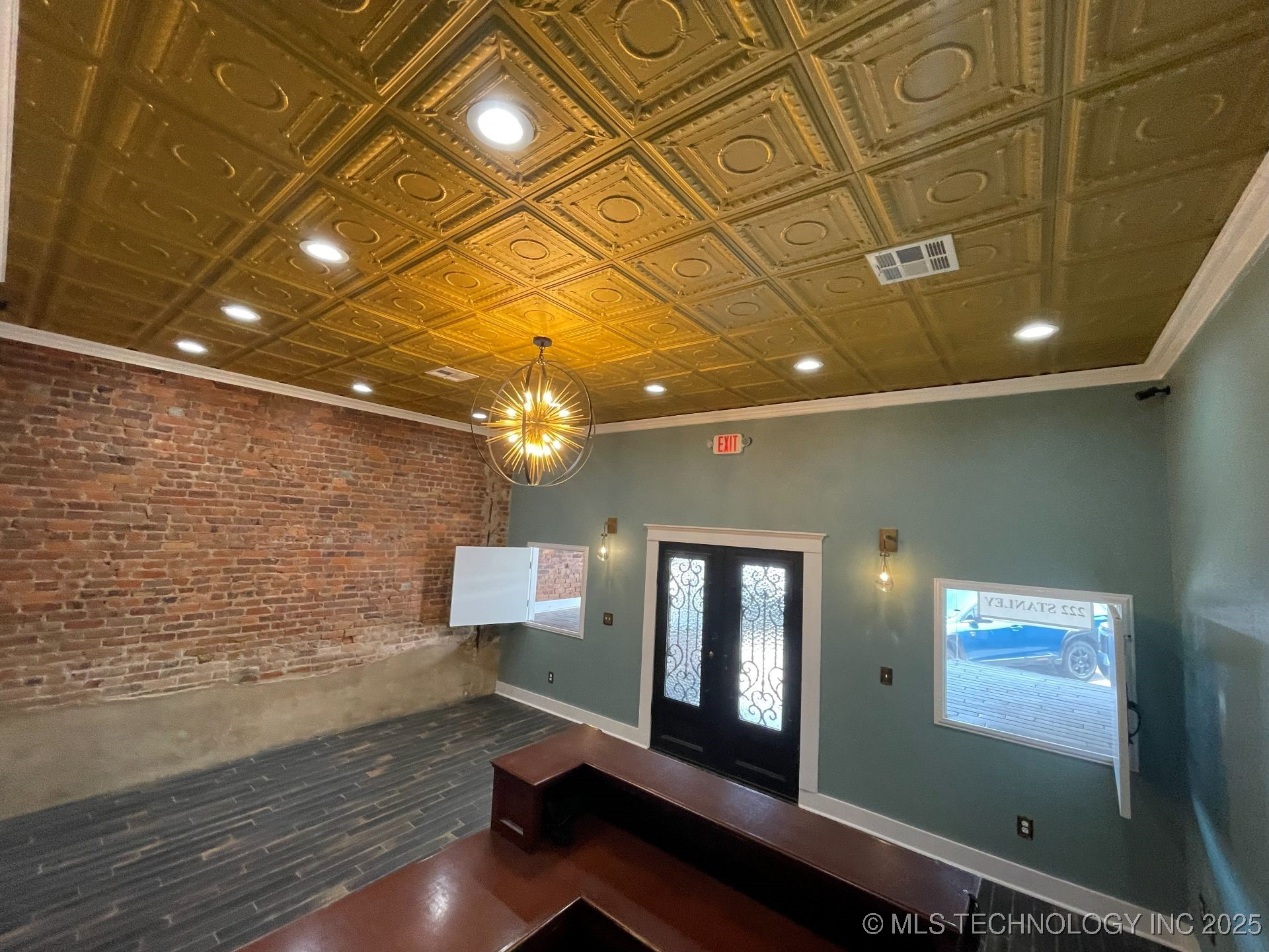 9 W Main Street Property Photo 11