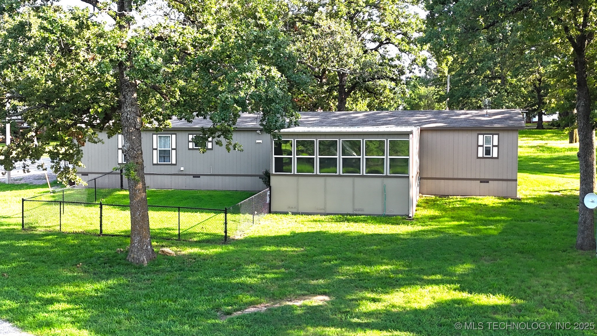 4718 Golden Way Property Photo 2