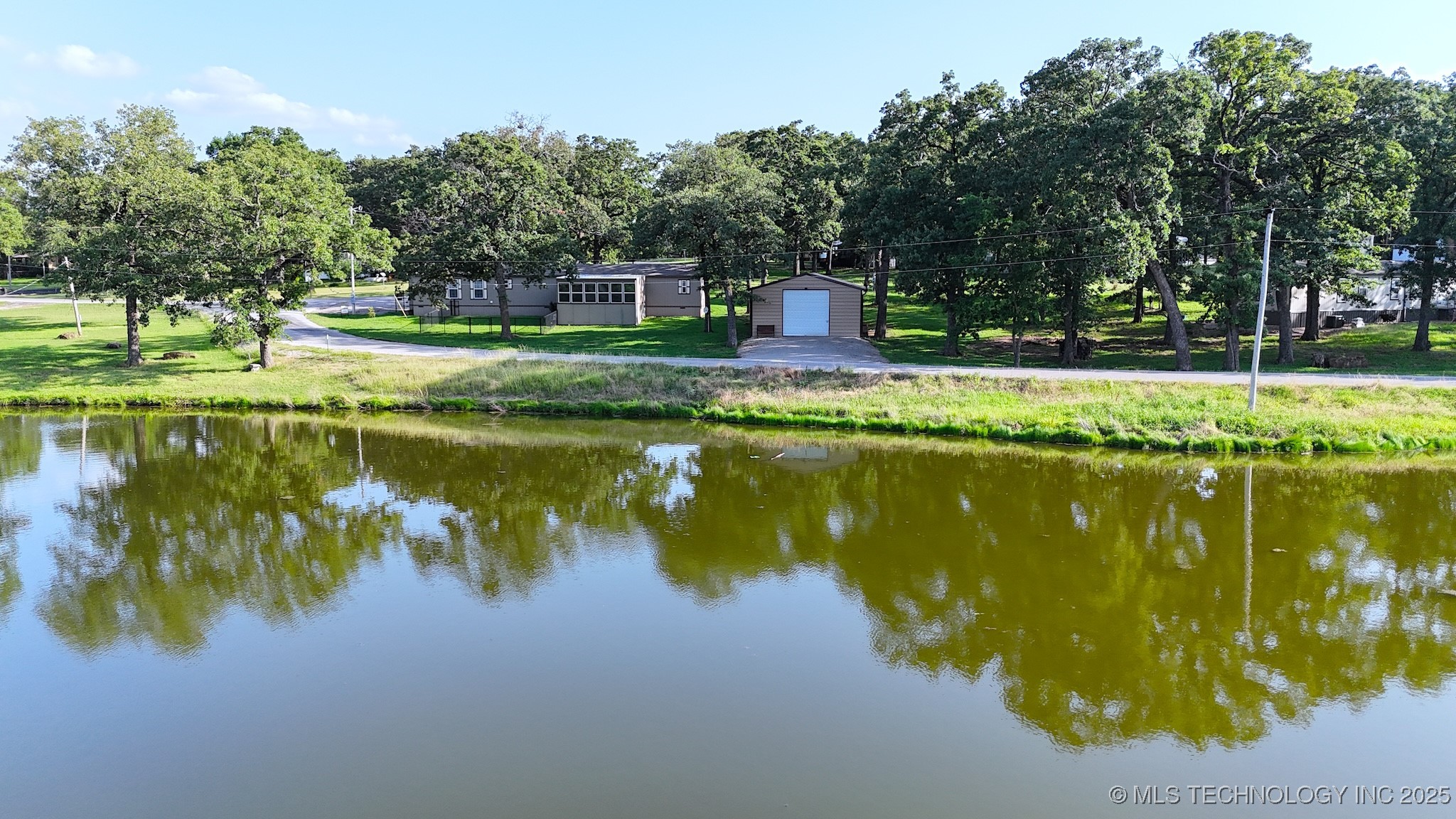 4718 Golden Way Property Photo 5