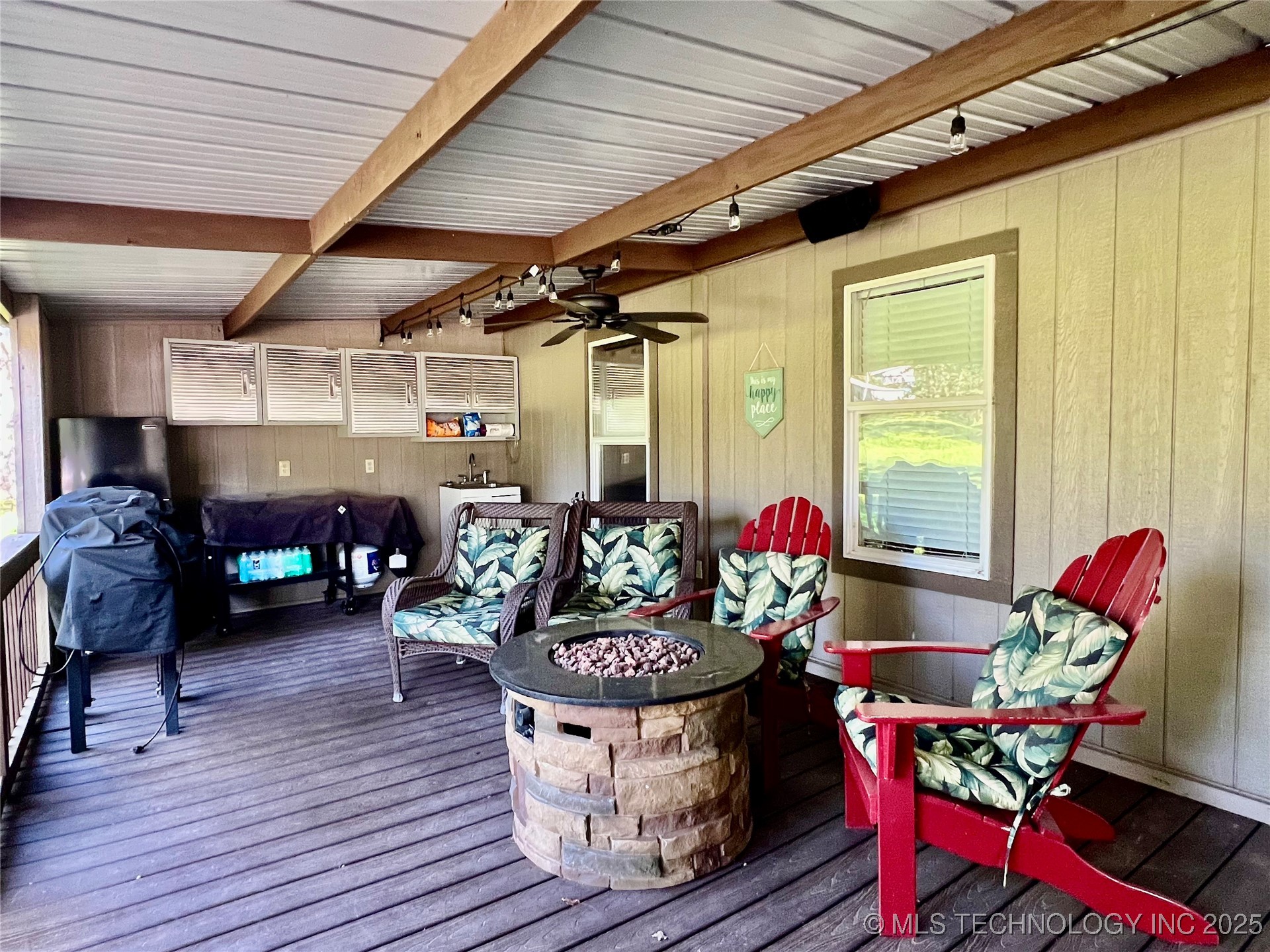 4718 Golden Way Property Photo 6