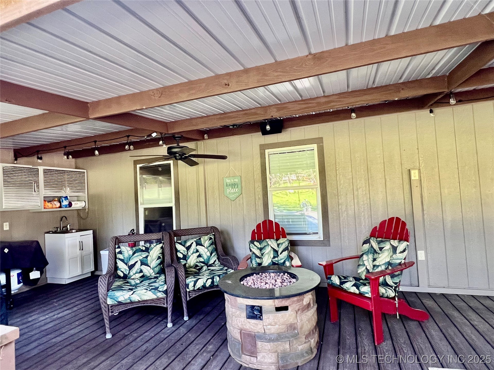 4718 Golden Way Property Photo 7