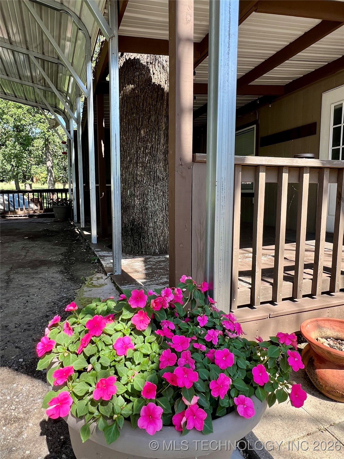 4718 Golden Way Property Photo 8