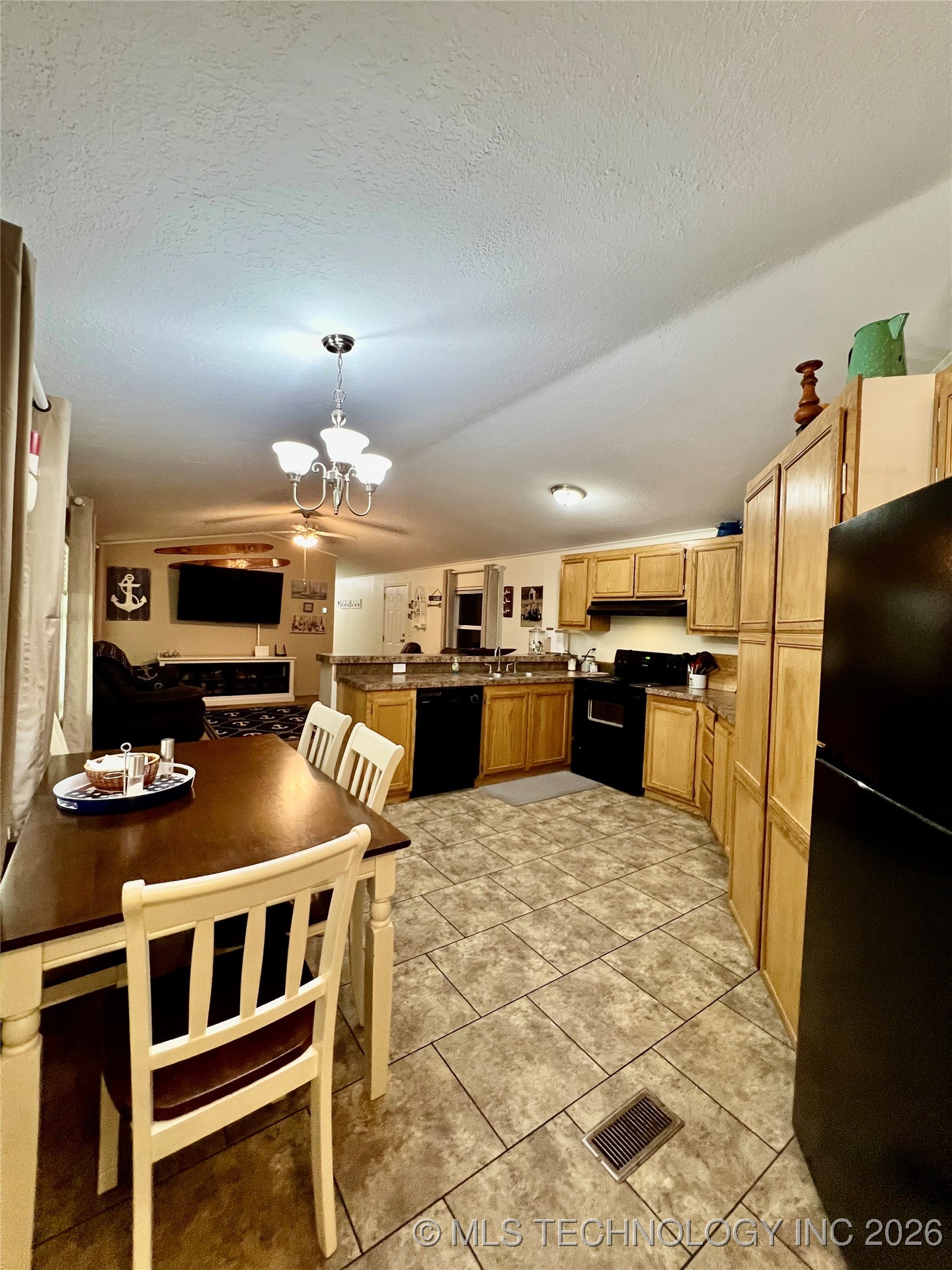 4718 Golden Way Property Photo 12