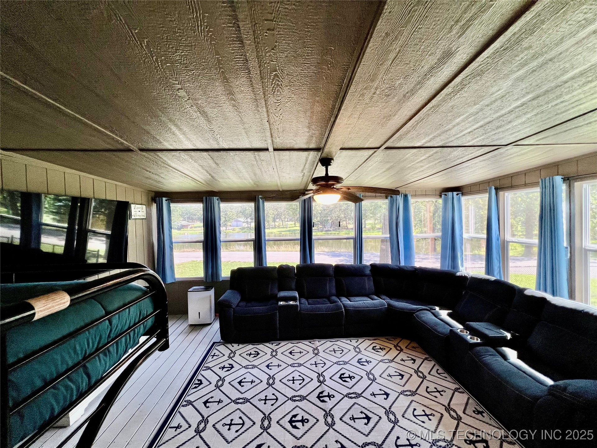 4718 Golden Way Property Photo 13