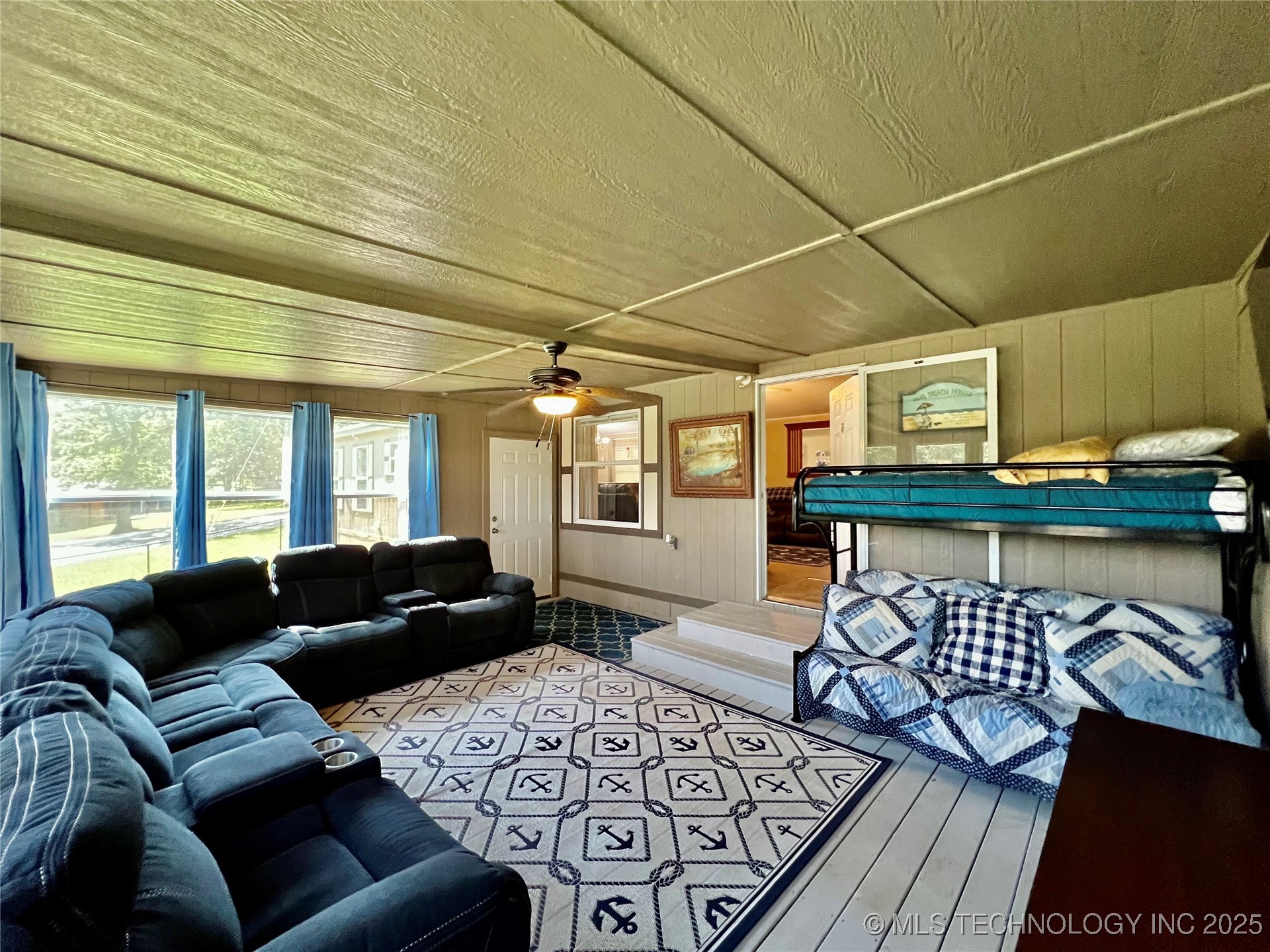 4718 Golden Way Property Photo 15