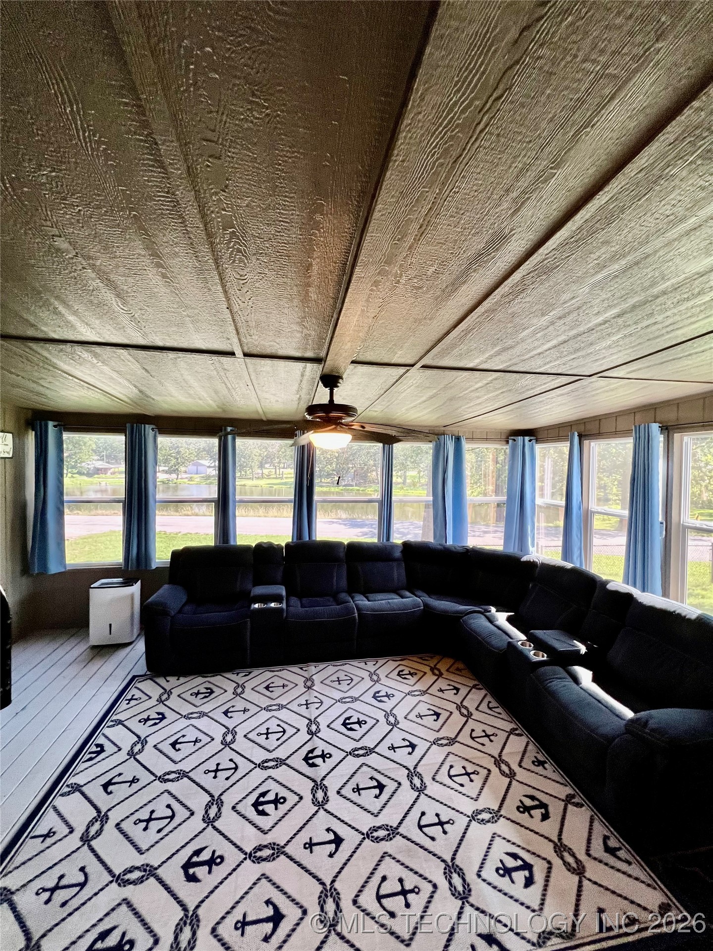 4718 Golden Way Property Photo 17