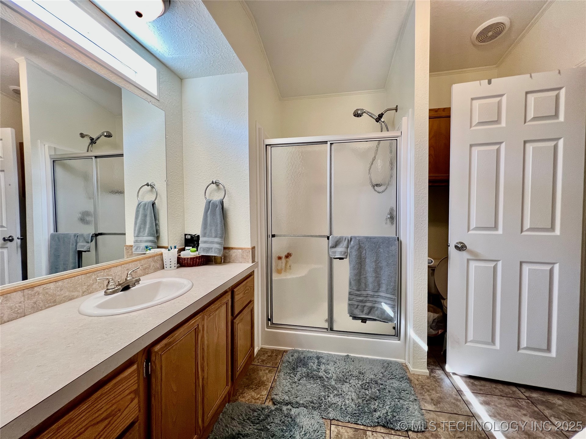 4718 Golden Way Property Photo 22