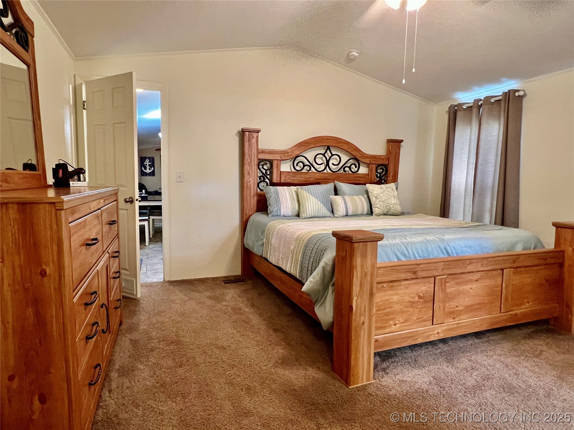 4718 Golden Way Property Photo 24