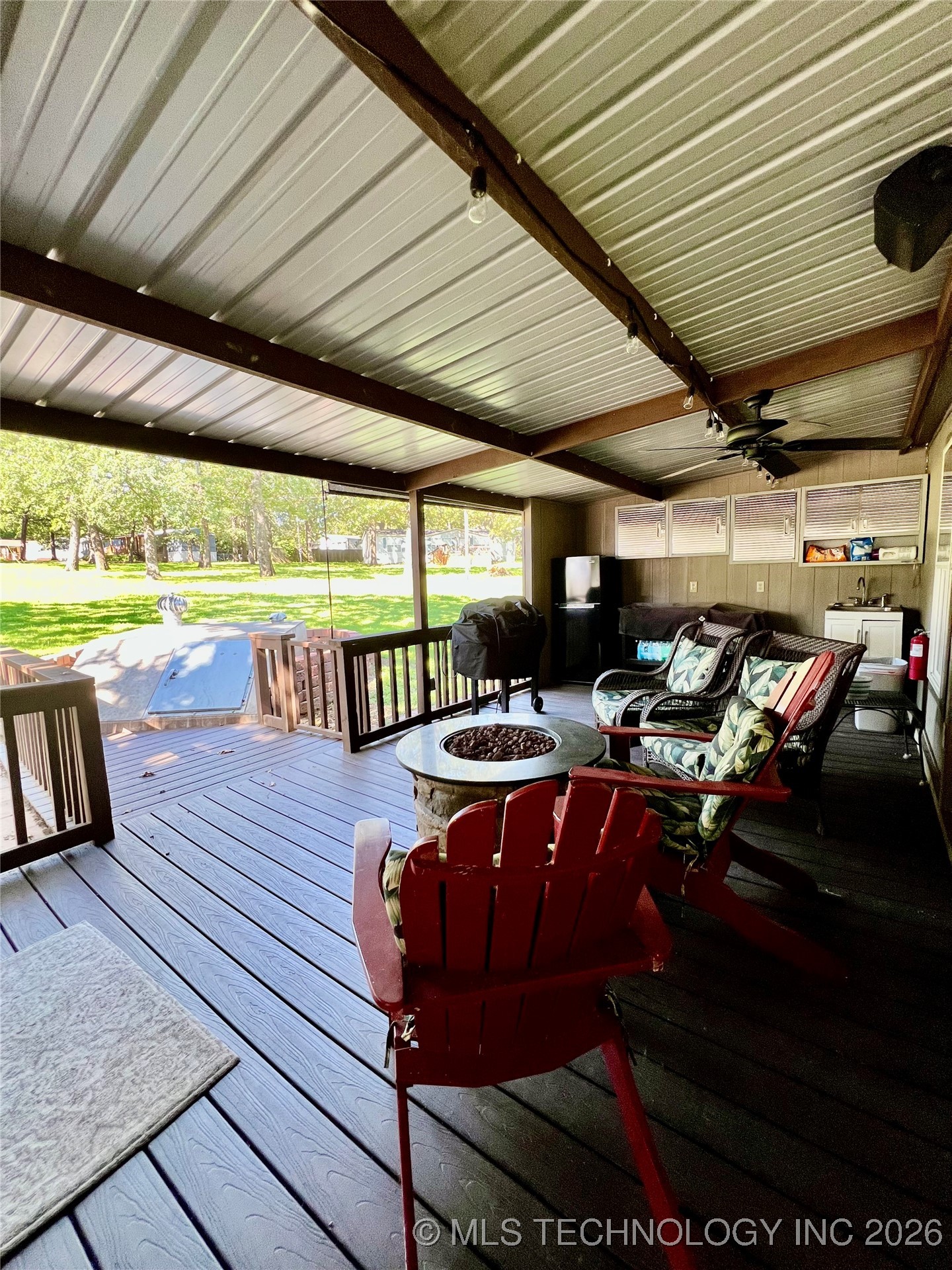 4718 Golden Way Property Photo 25