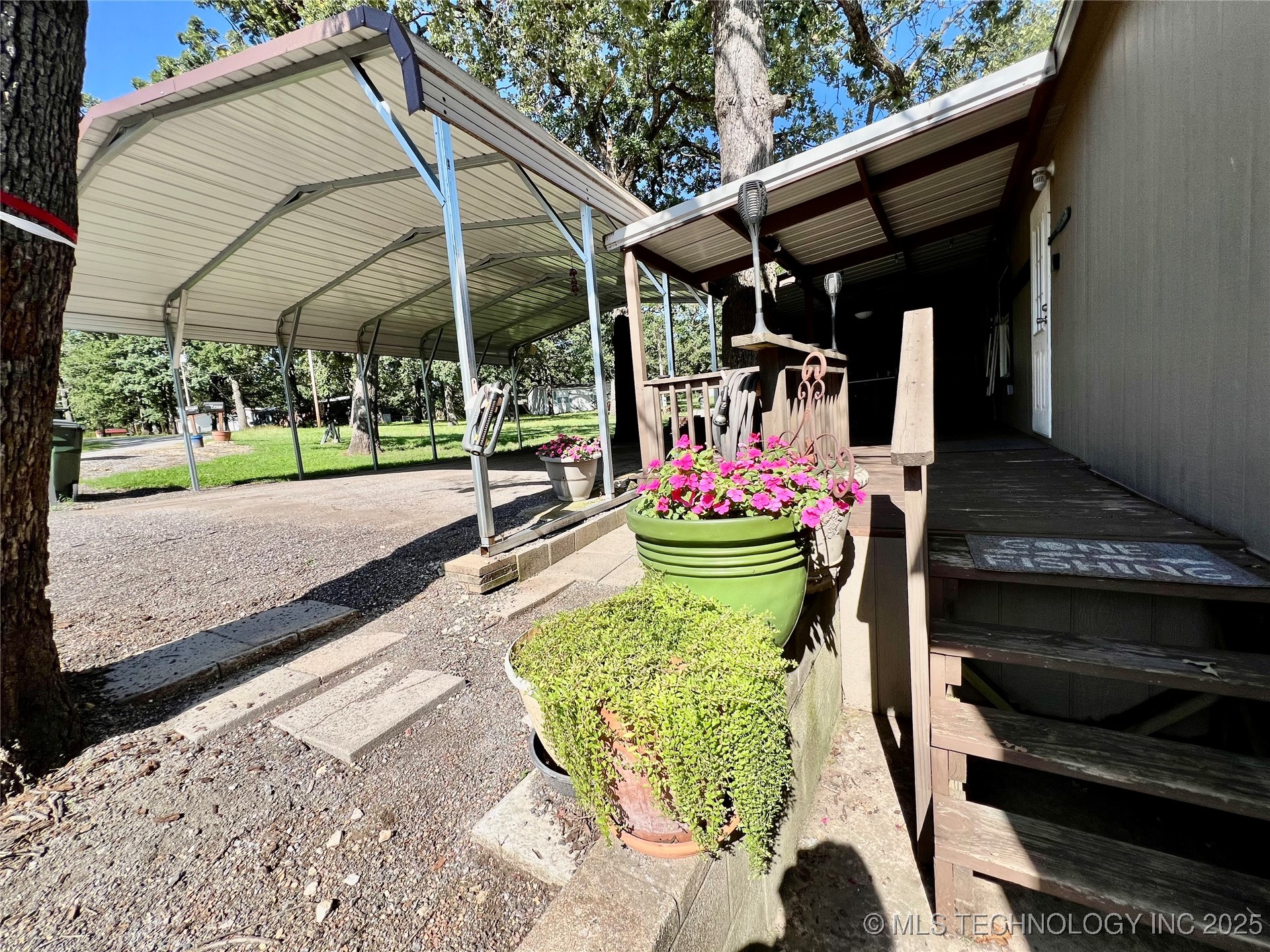 4718 Golden Way Property Photo 26