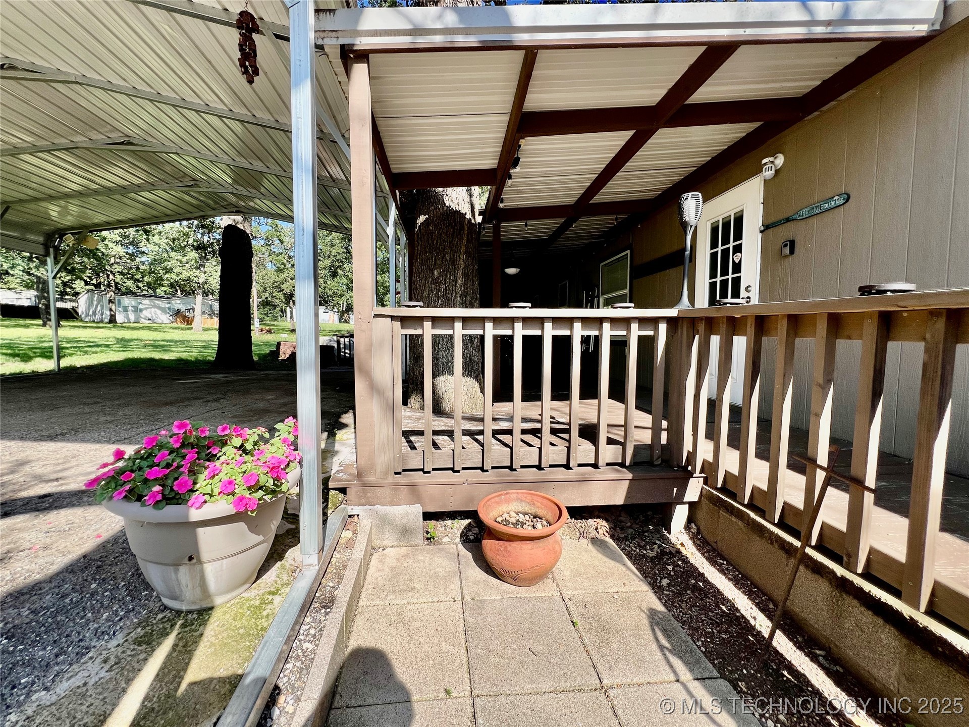 4718 Golden Way Property Photo 27