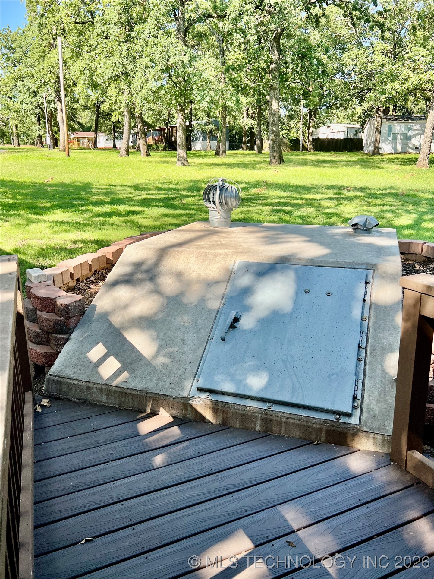 4718 Golden Way Property Photo 28