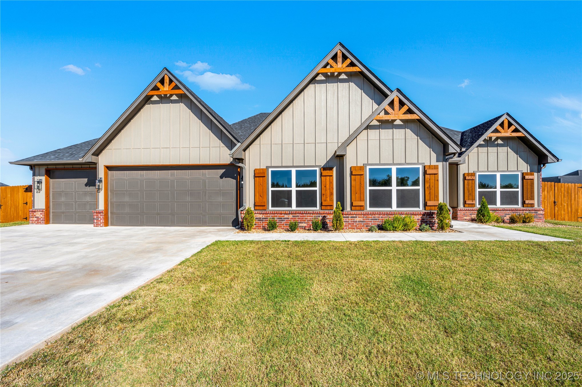 302 Blanco Bend Drive Property Photo 1