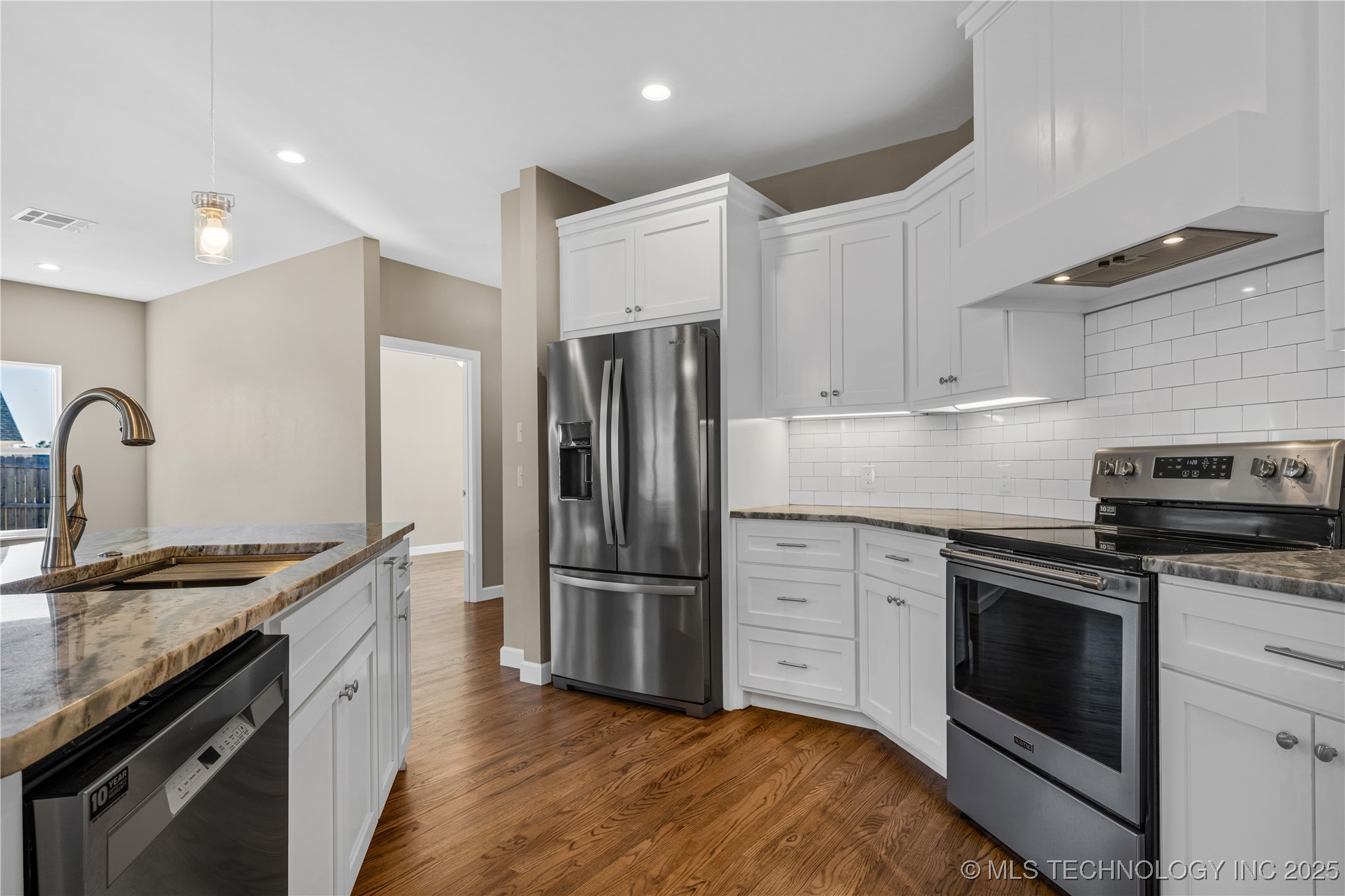 302 Blanco Bend Drive Property Photo 9