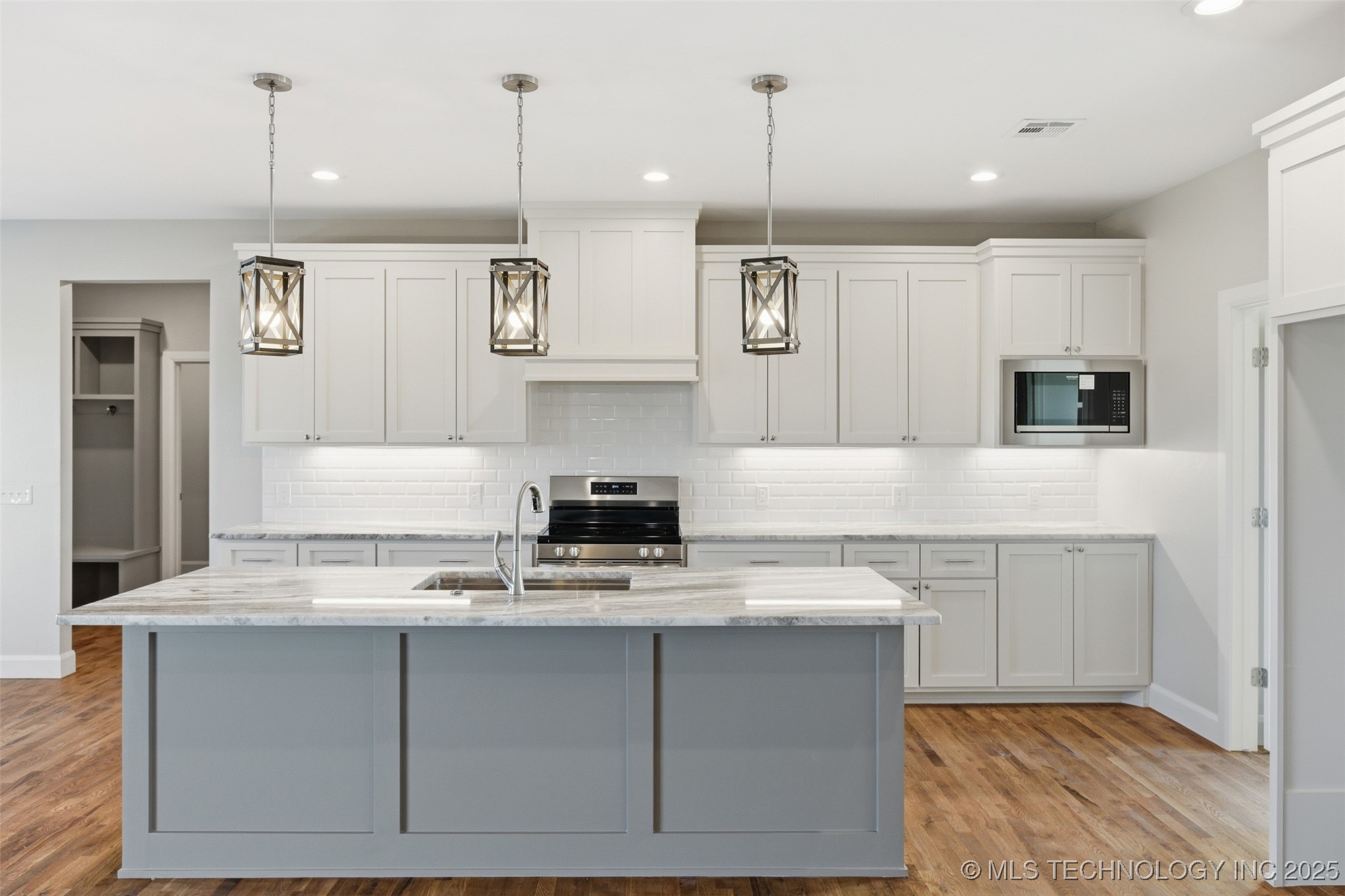 220 Bandera Street Property Photo 17