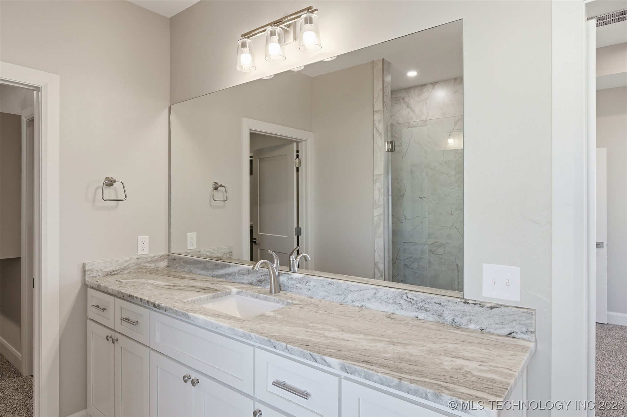 220 Bandera Street Property Photo 25