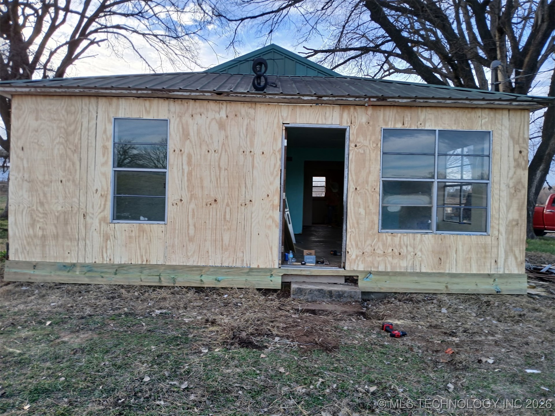 52305 W 41st Street S Property Photo 1