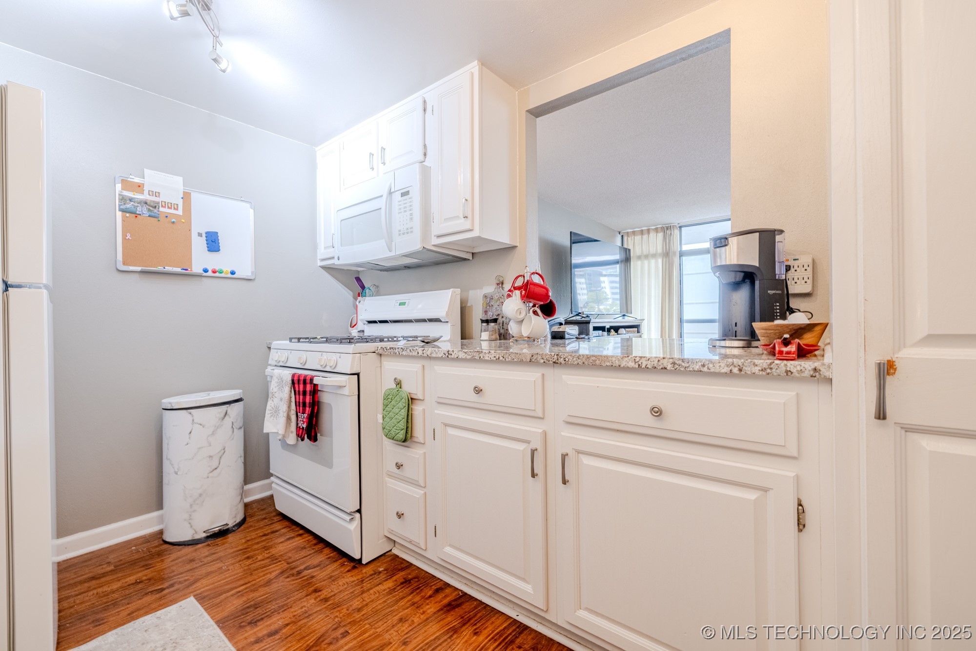 410 W 7th Street 324 Property Photo 6